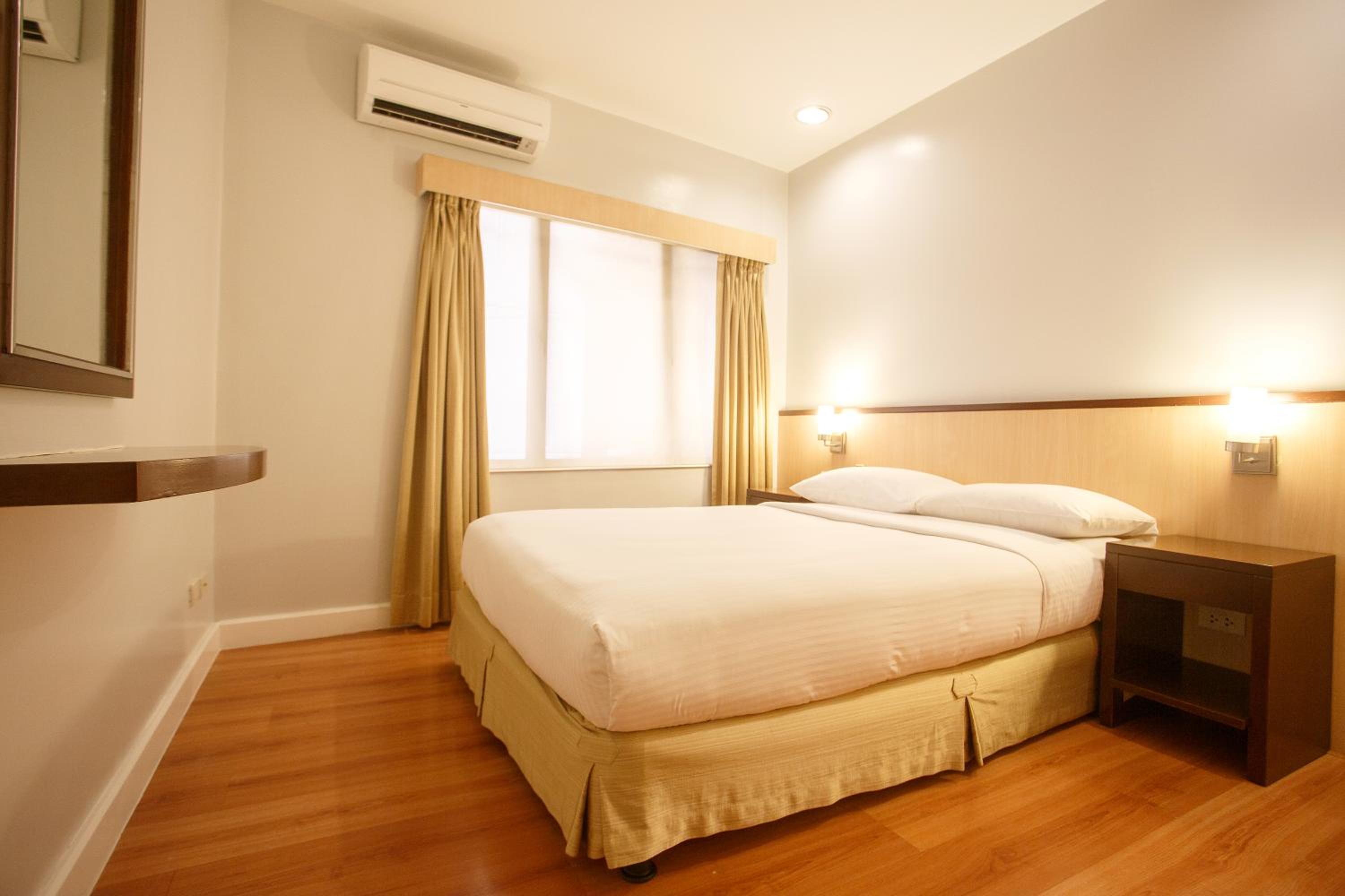 Three-Bedroom Suite - Photo 8
