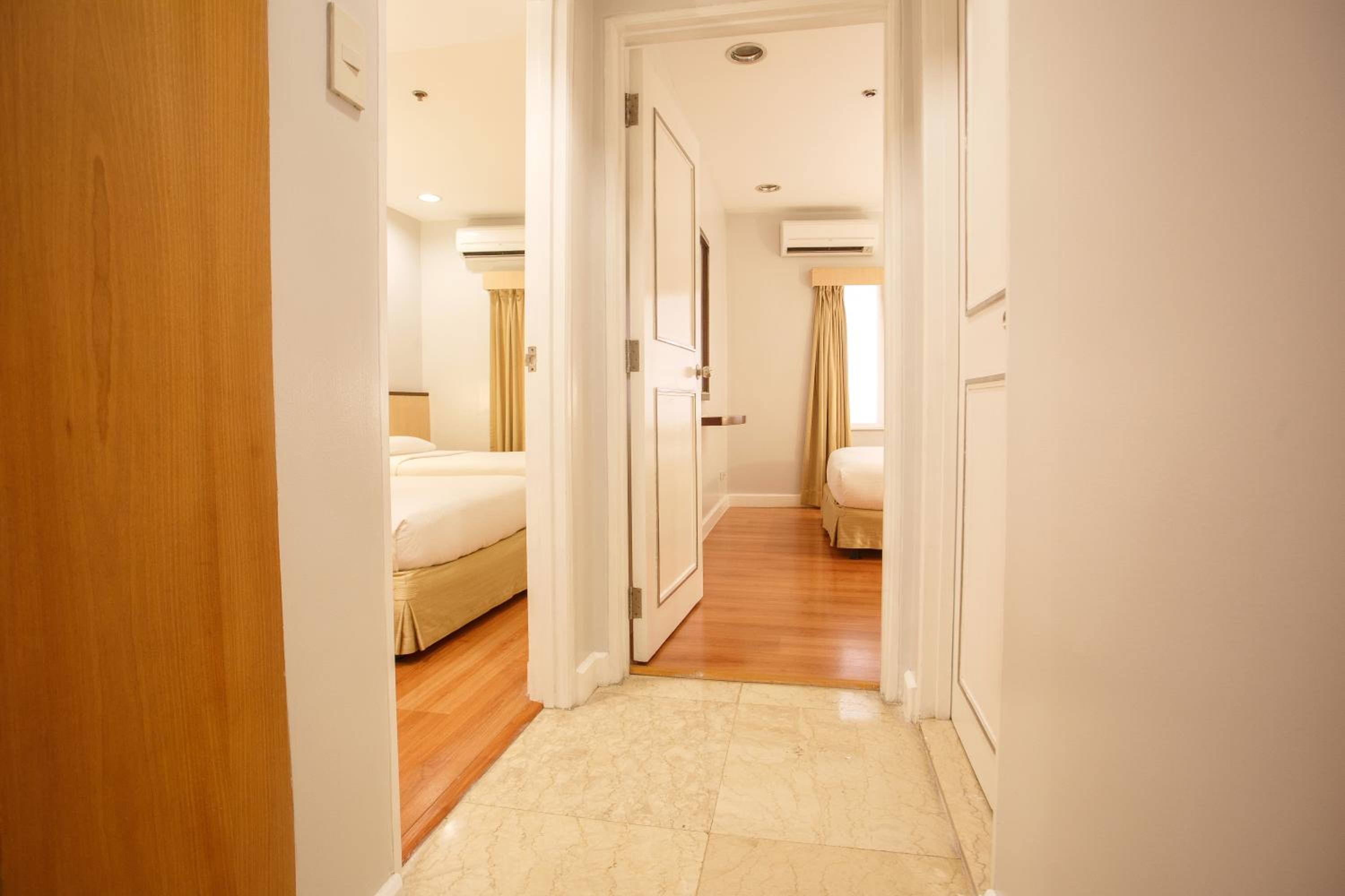 Three-Bedroom Suite - Photo 6