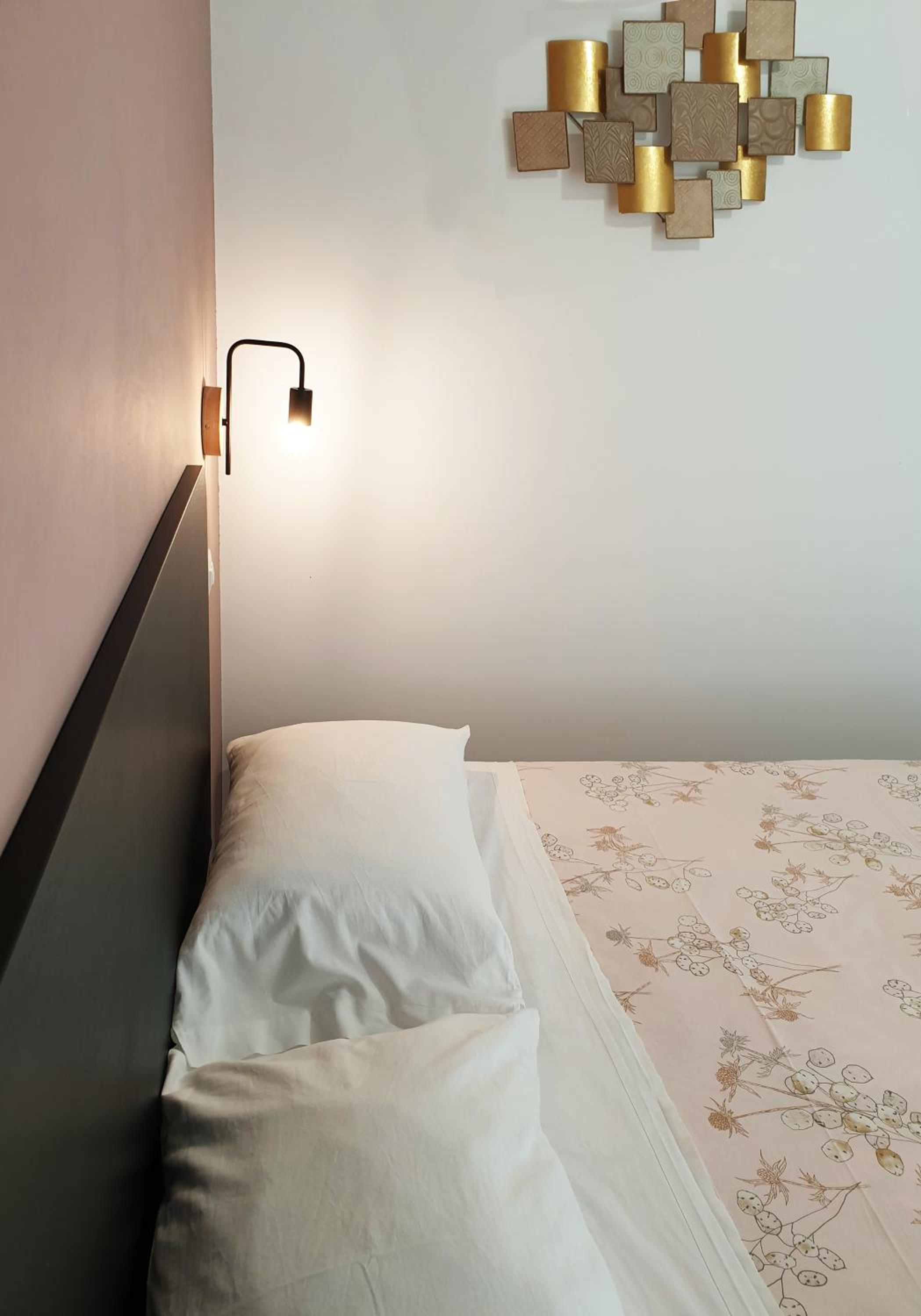 Deluxe Double Room (2 Adults + 1 Child) - Photo 4