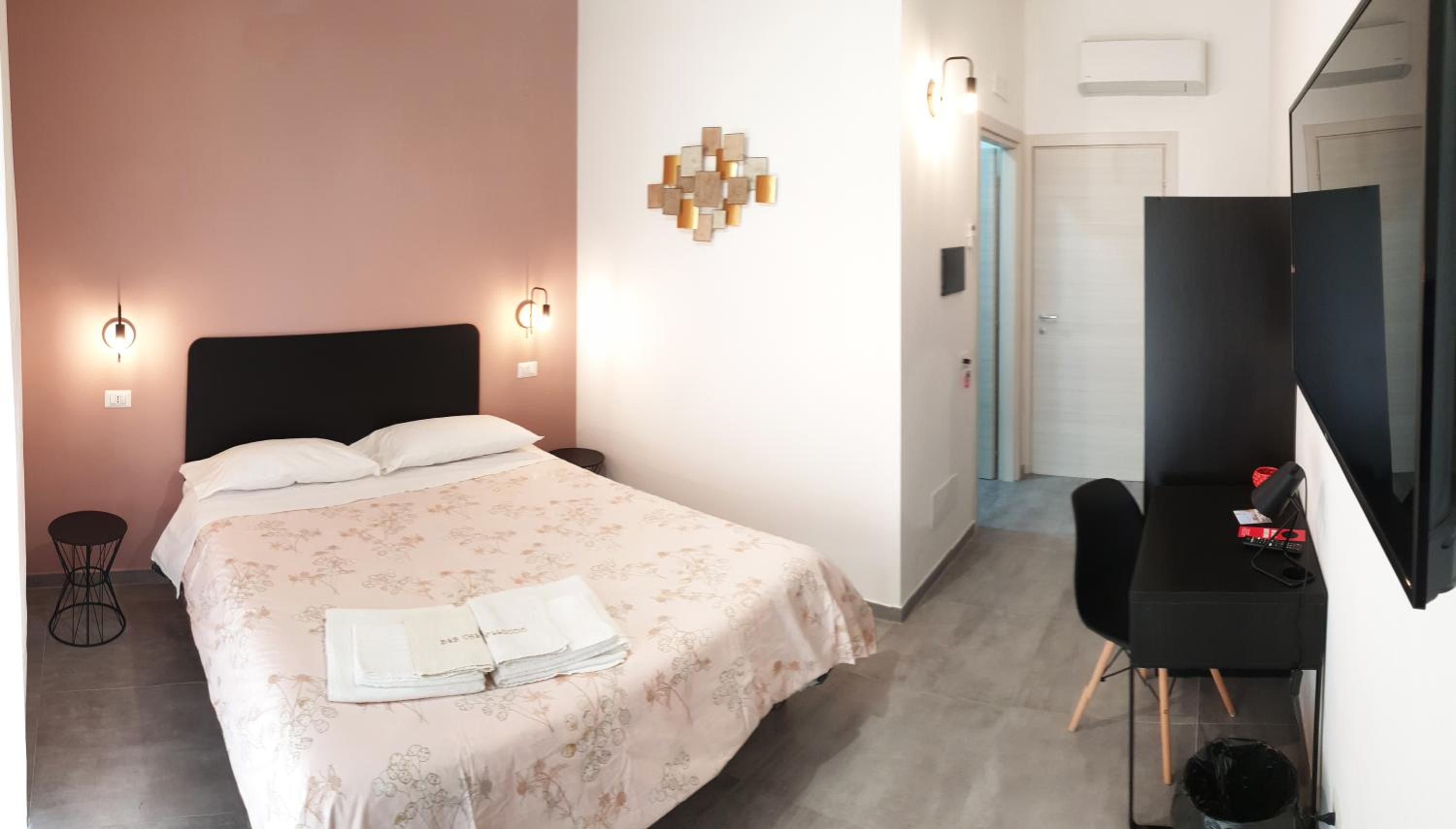 Deluxe Double Room (2 Adults + 1 Child) - Photo 5