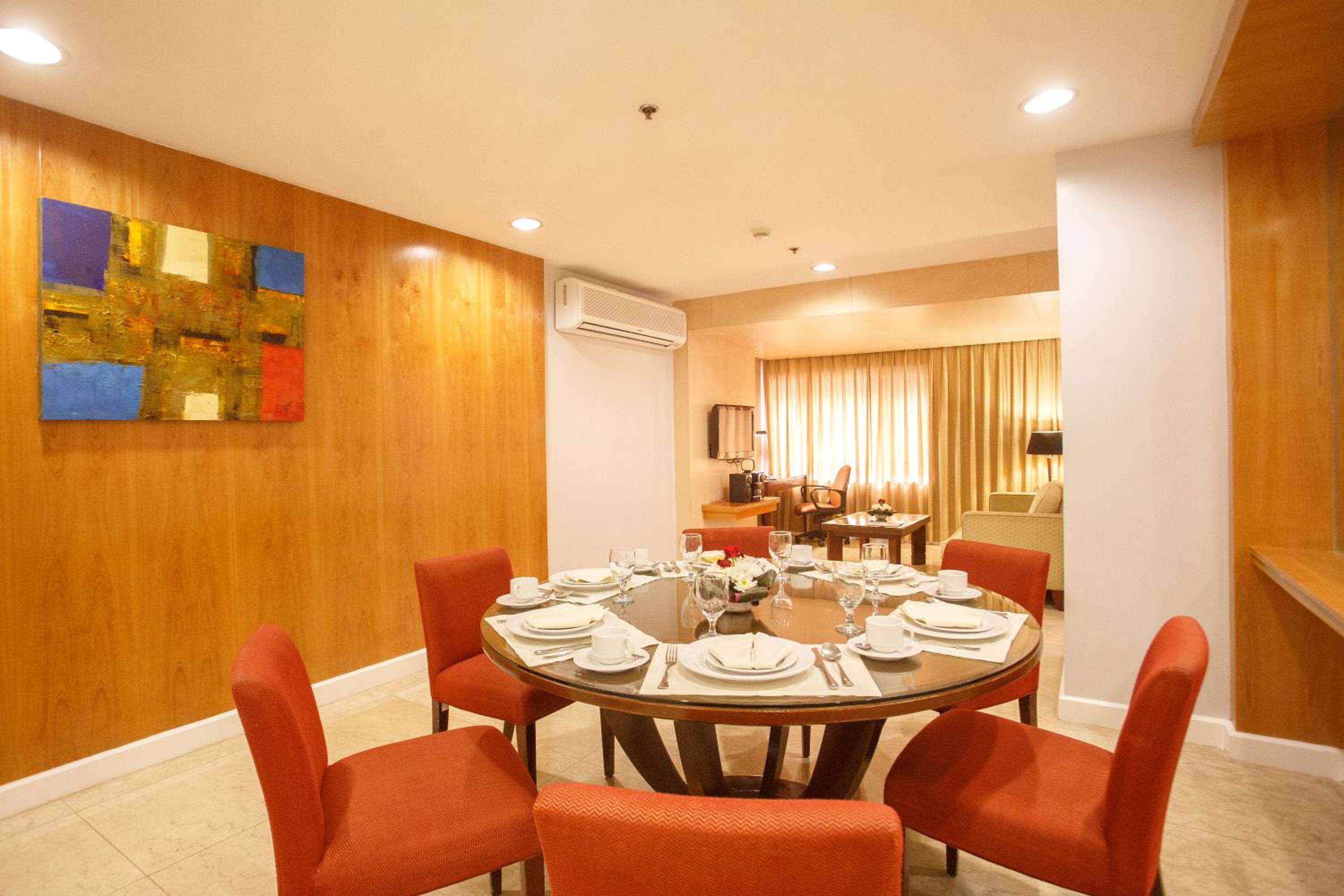 Three-Bedroom Suite - Photo 2