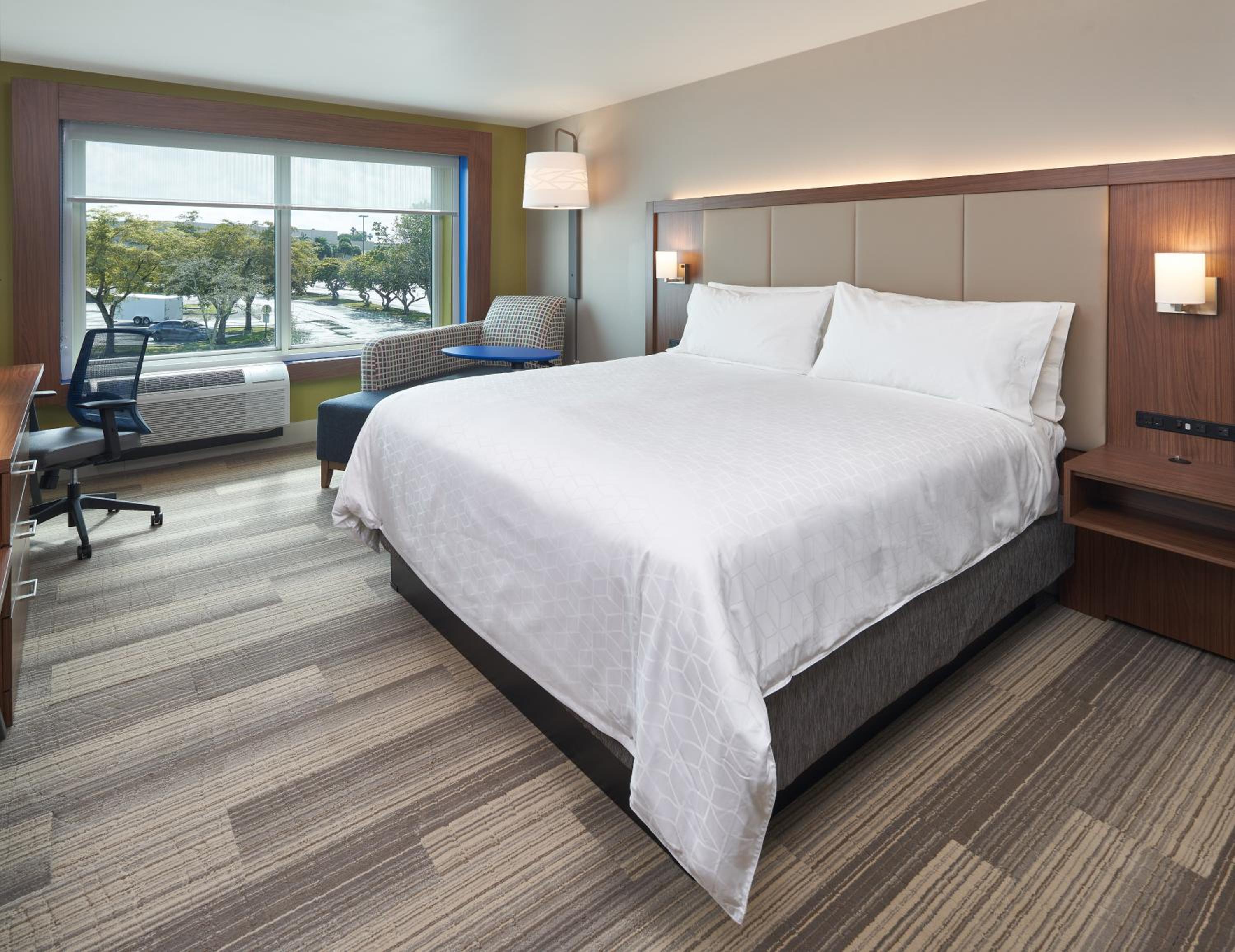 Standard King Room - Photo 4