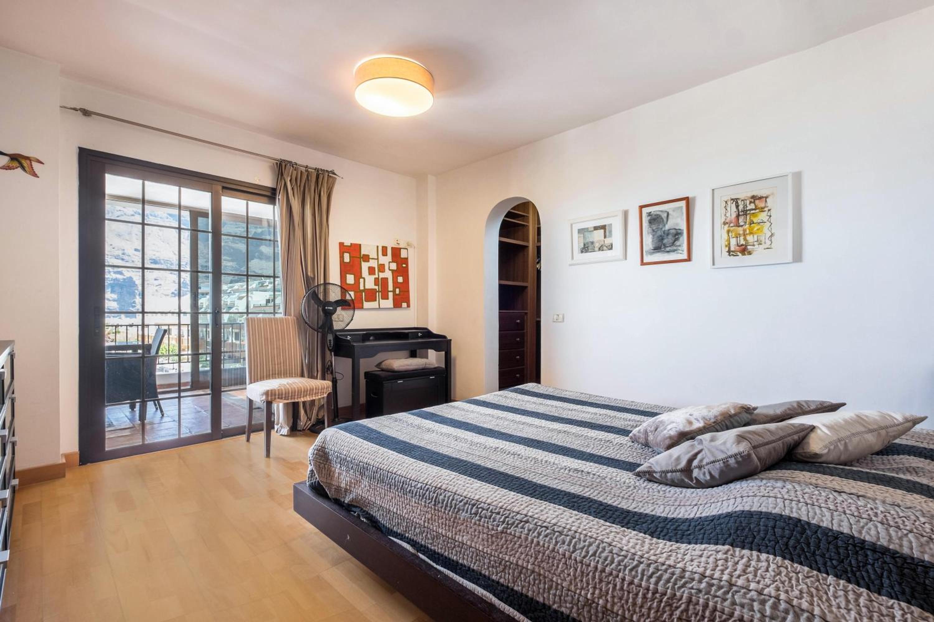 Three-Bedroom Premium Apartment with Balcony thumbnail 5