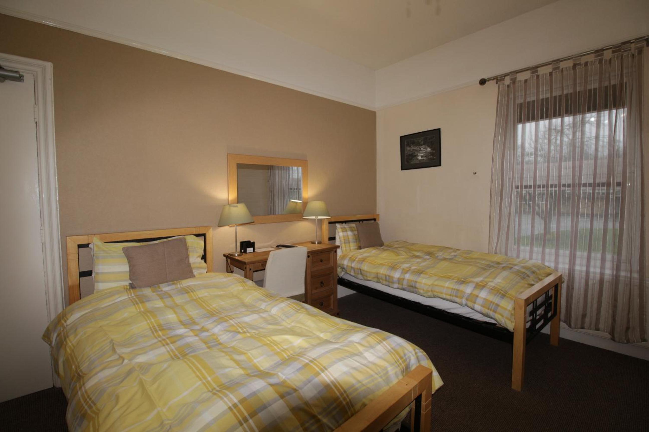 Twin Room with Bathroom photo 1