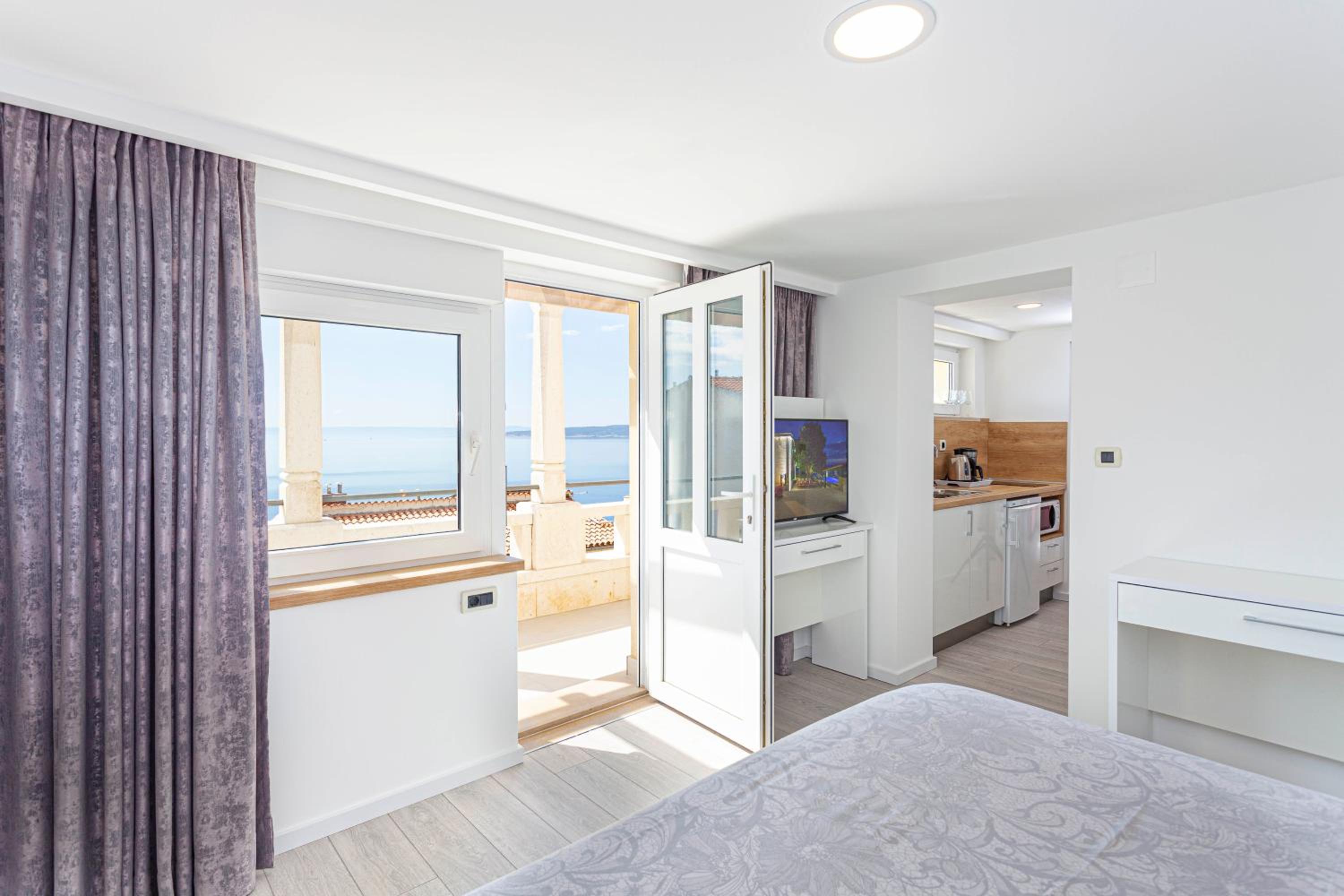 One-Bedroom Apartment with Sea View and Terrace photo 1