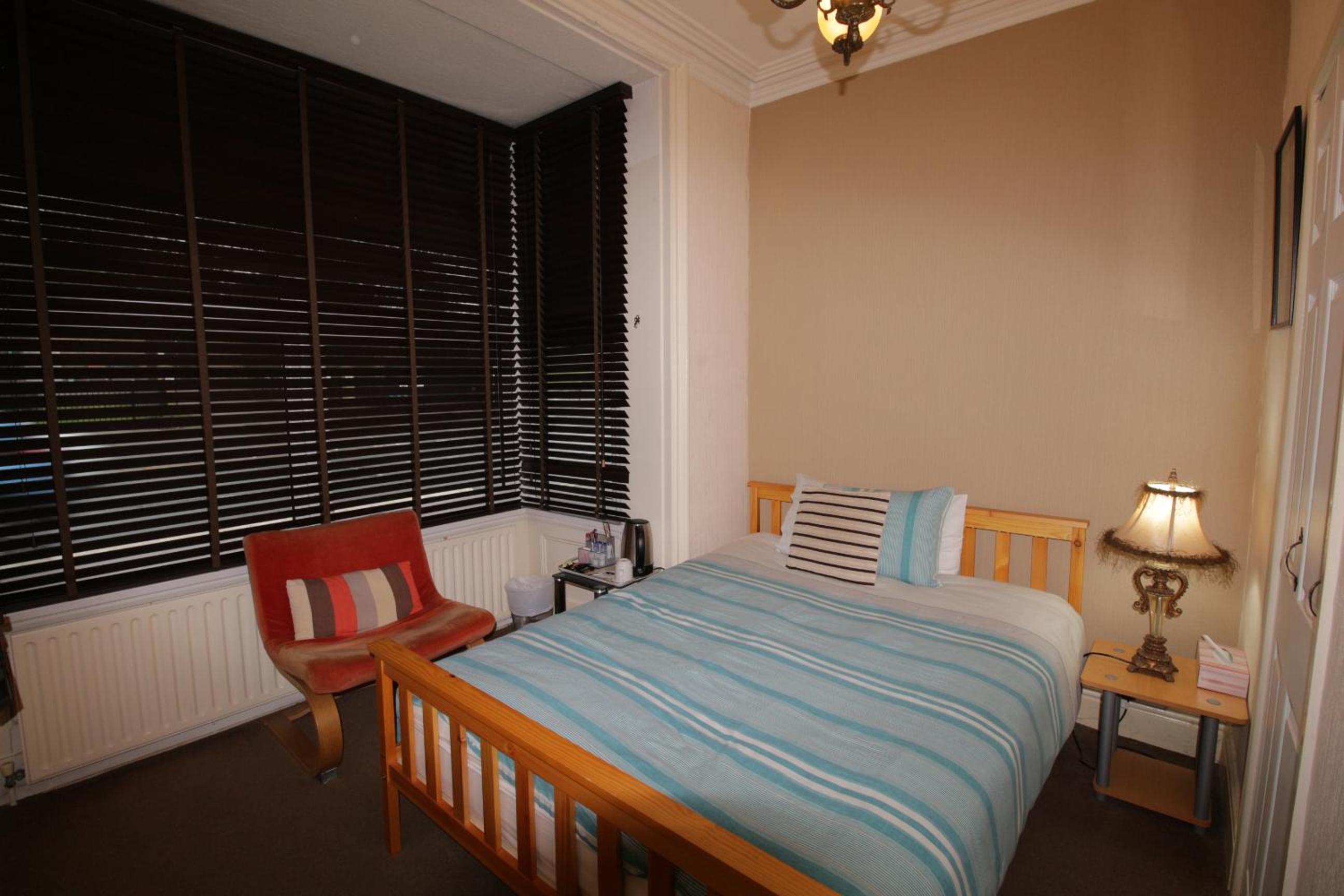 Single Room with Bathroom photo 1