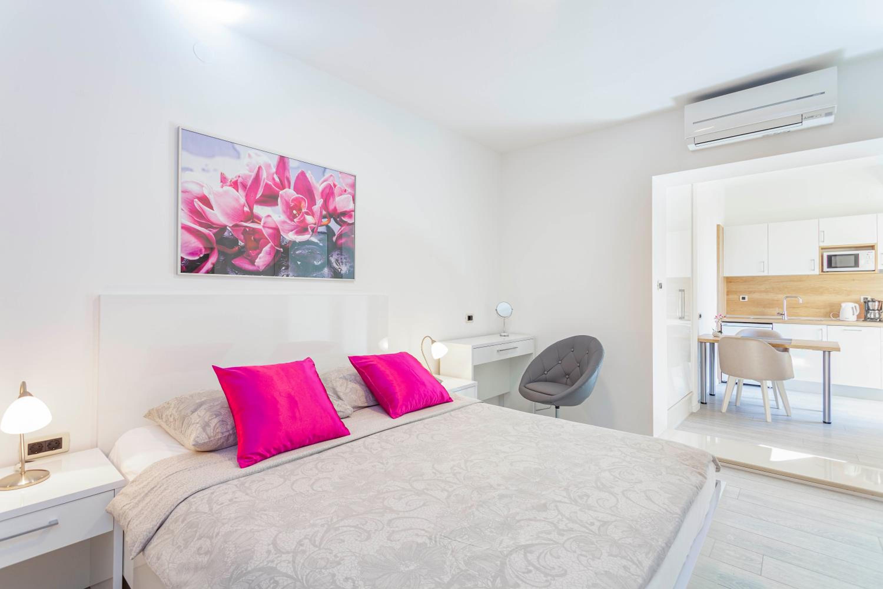 One-Bedroom Apartment with Sea View and Terrace photo 1