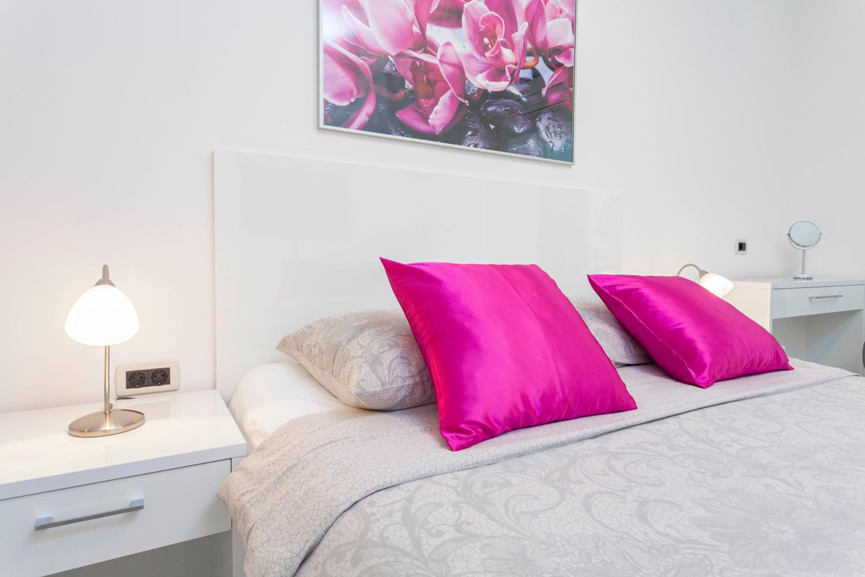 One-Bedroom Apartment with Sea View and Terrace photo 2