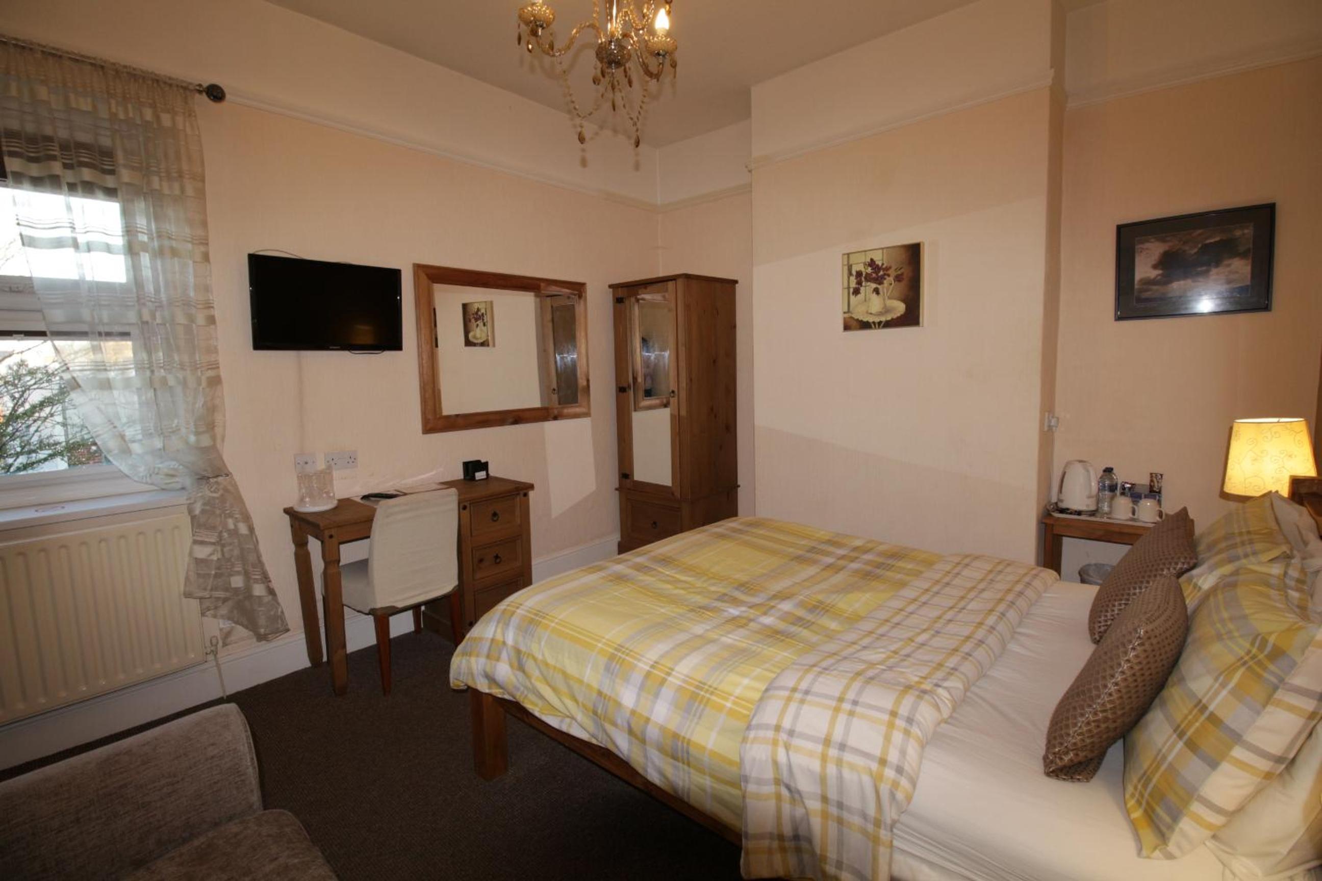 Double Room with Private Bathroom - Photo 3