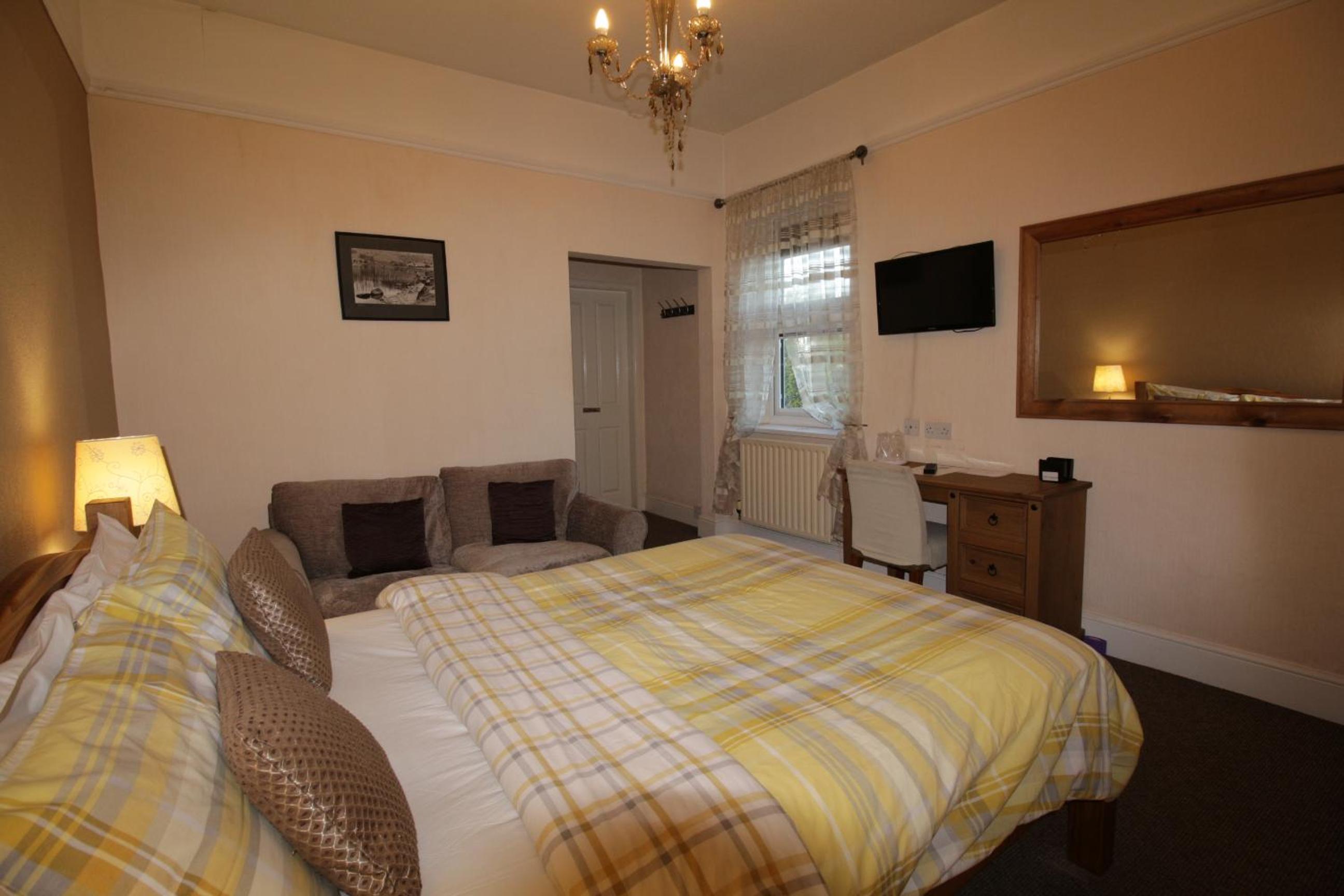 Double Room with Private Bathroom - Photo 2