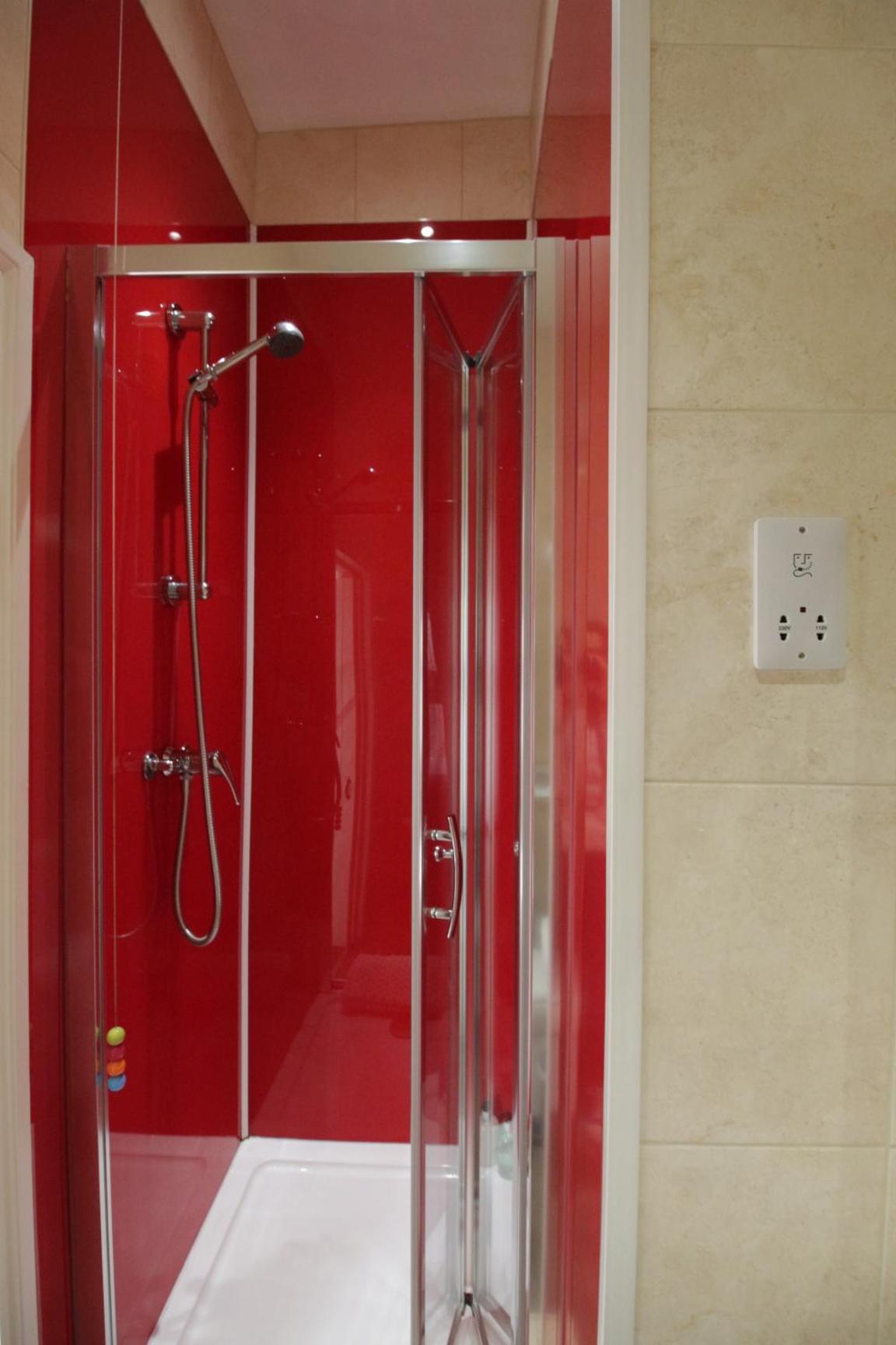 Double Room with Private Bathroom - Photo 21