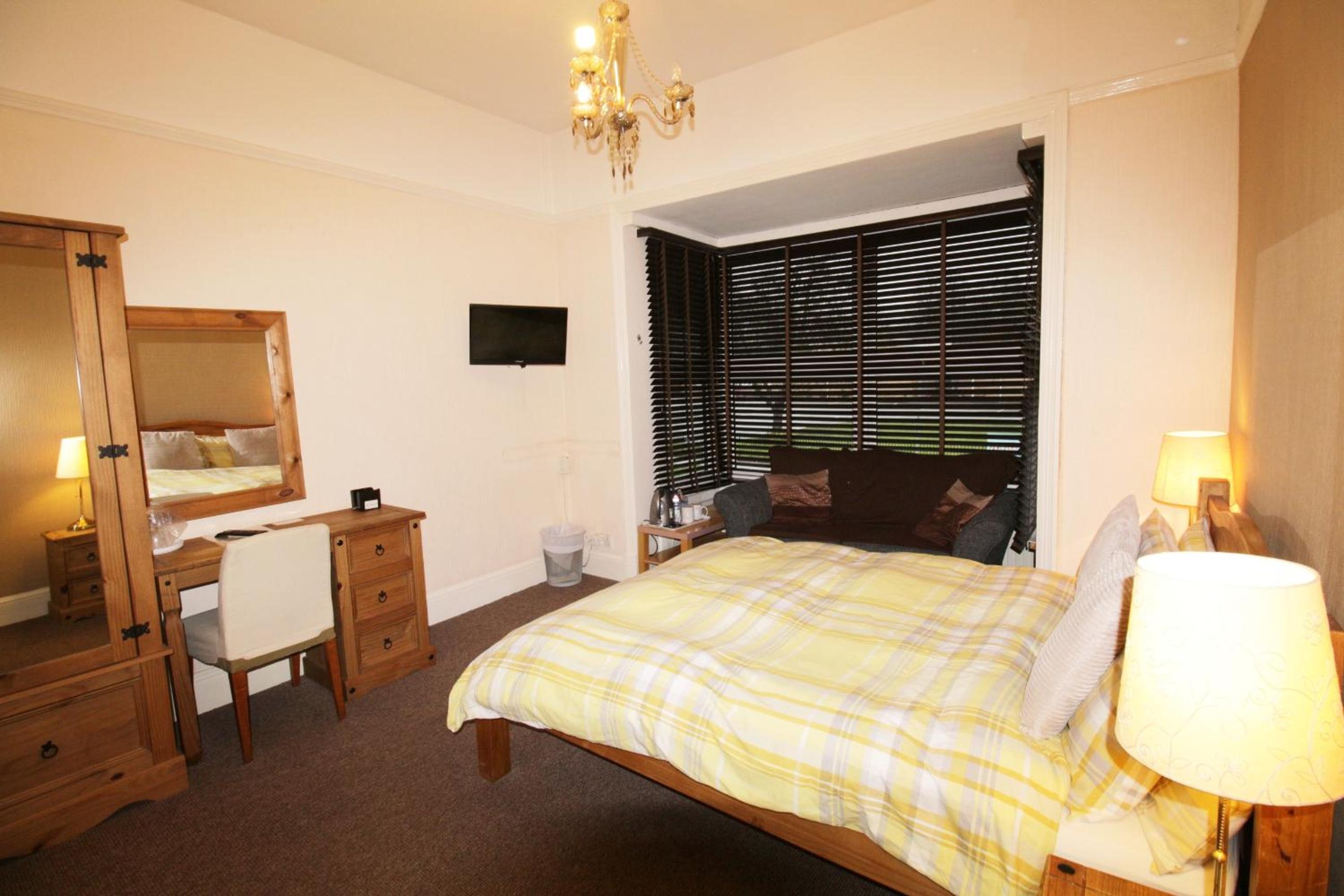 Double Room with Private Bathroom - Photo 6