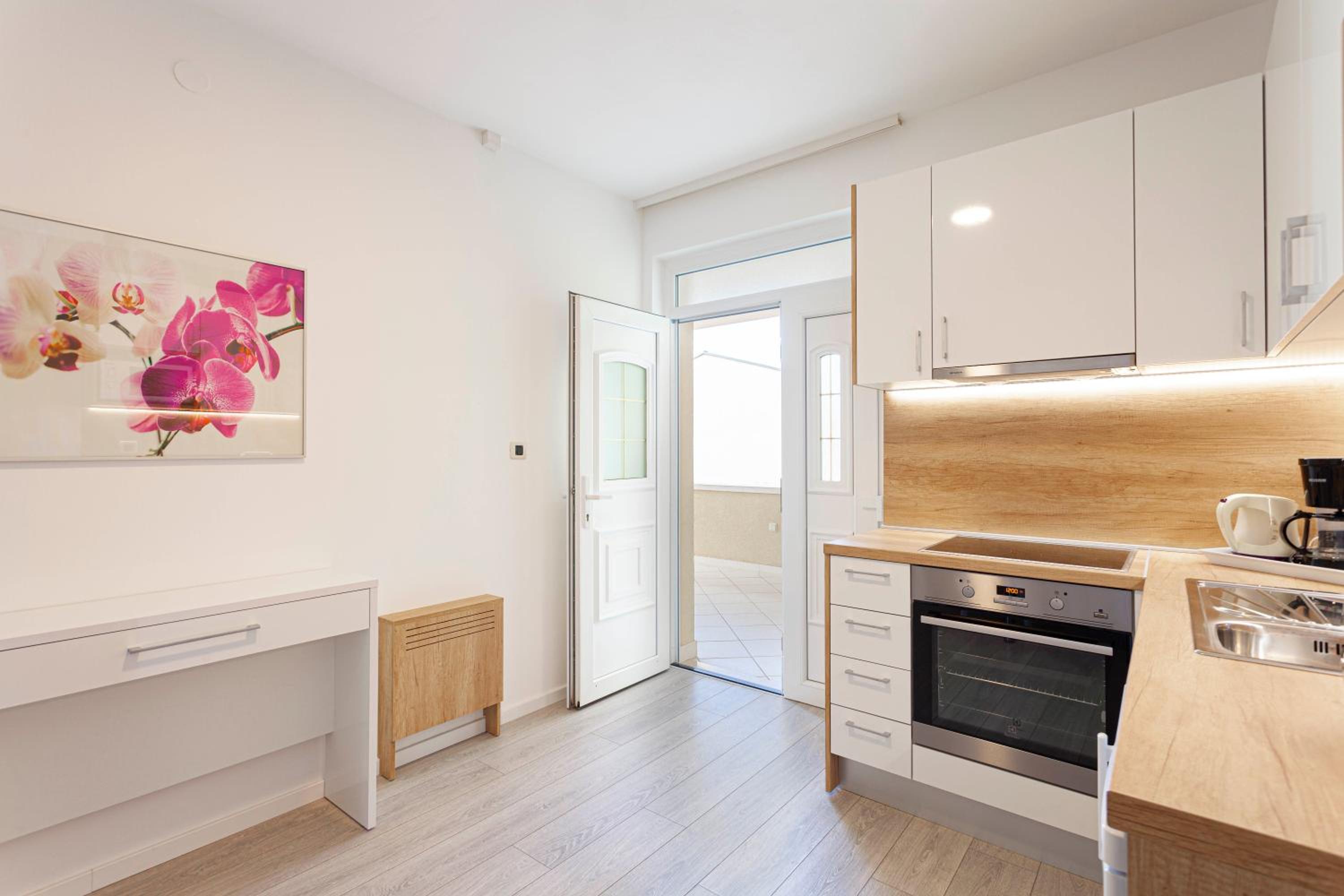 One-Bedroom Apartment with Sea View and Terrace photo 3