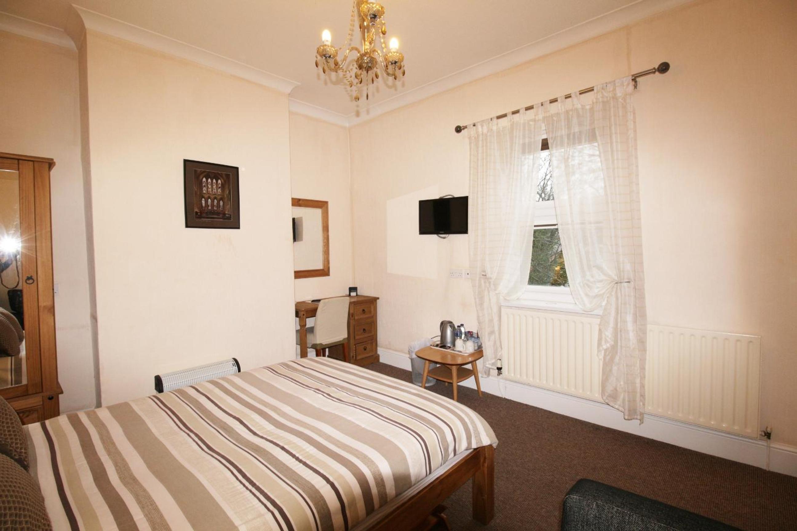 Double Room with Private Bathroom - Photo 11
