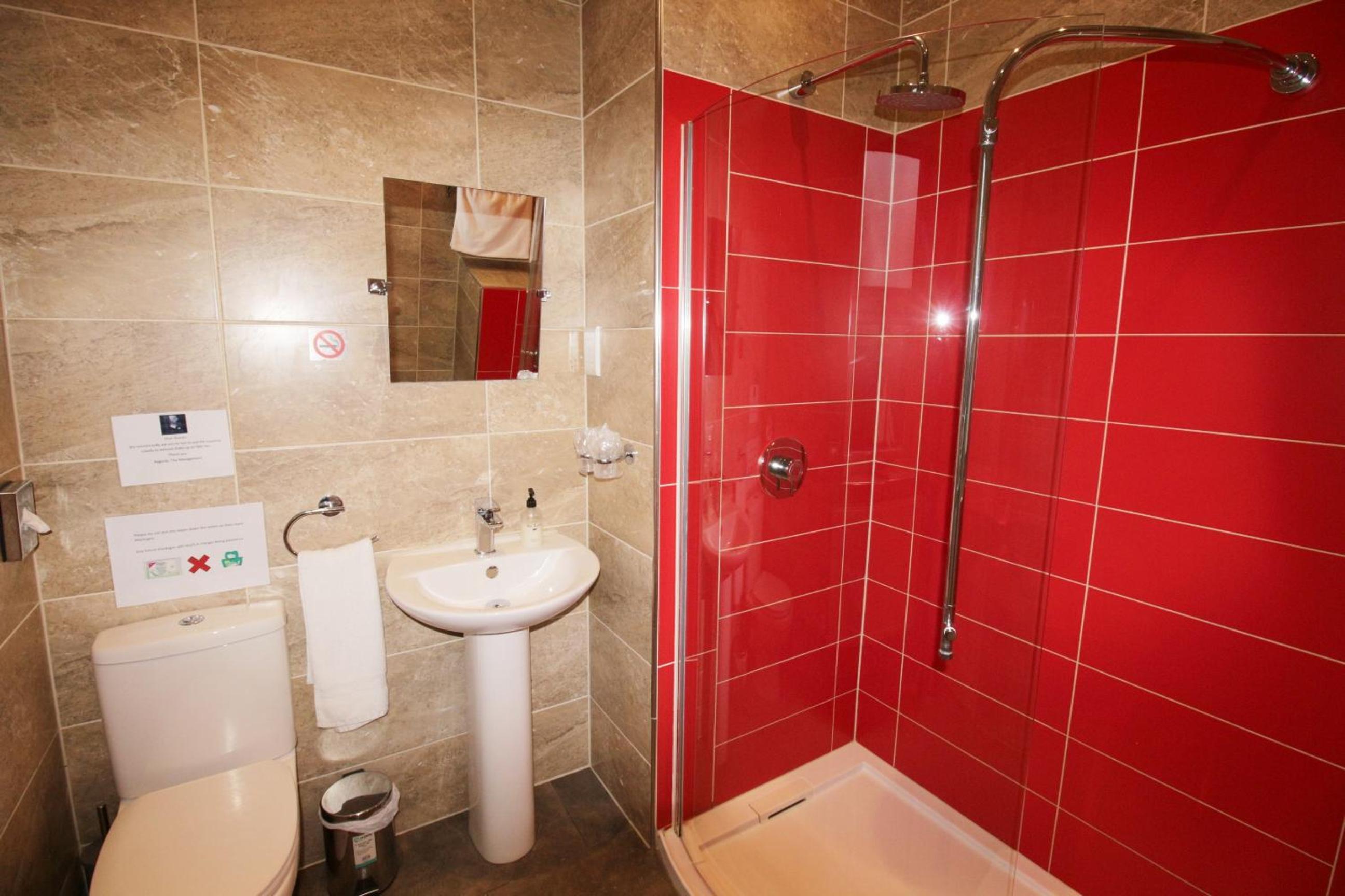 Double Room with Private Bathroom - Photo 19