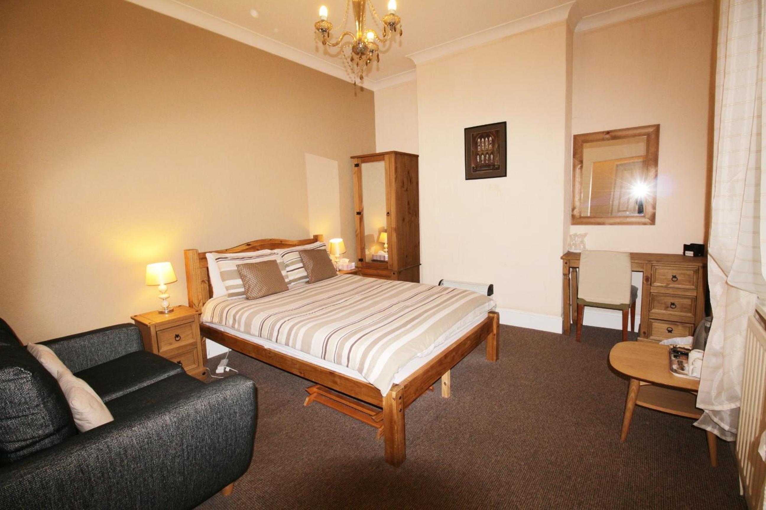 Double Room with Private Bathroom - Photo 12