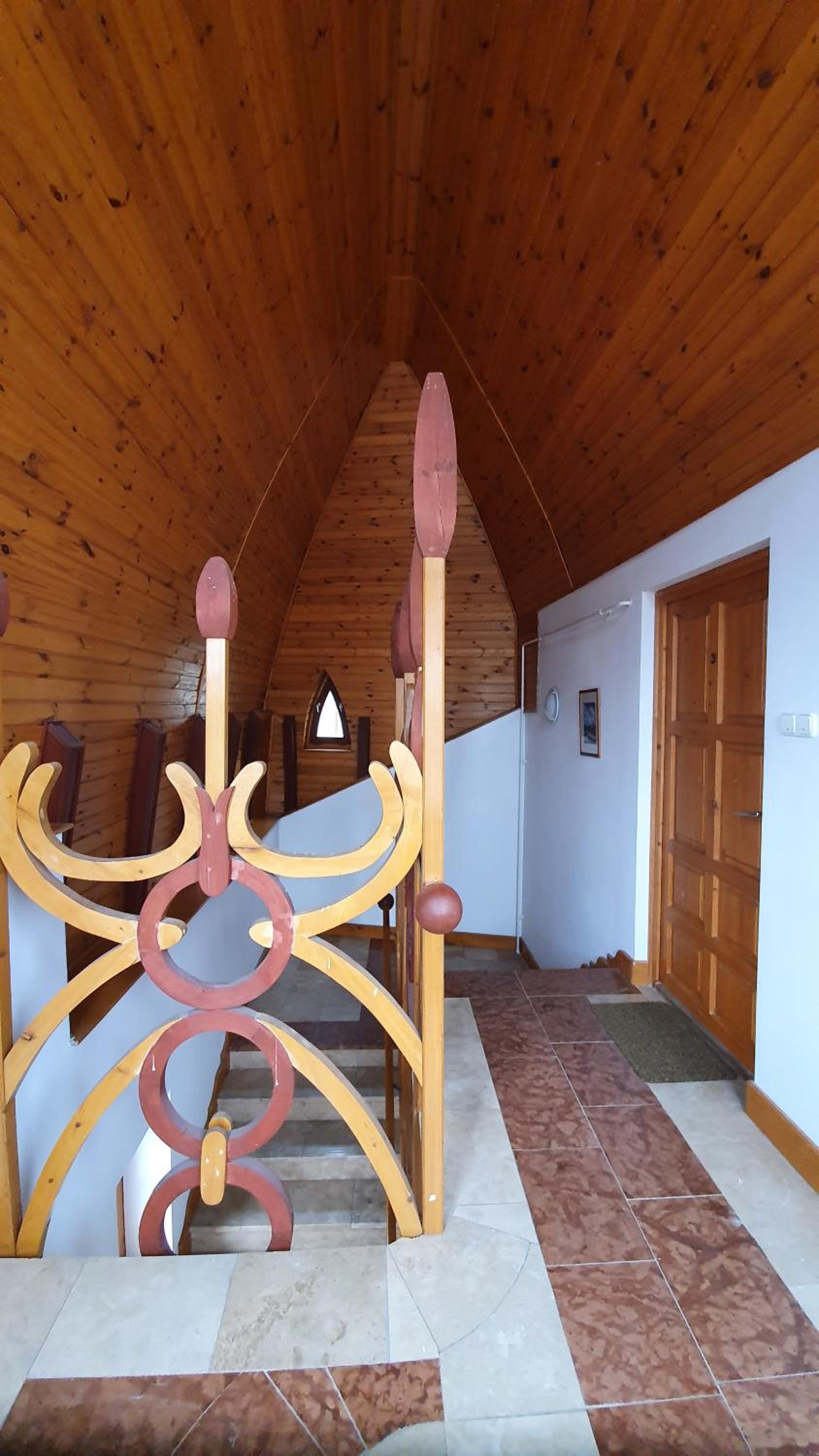Apartment - Split Level - Photo 16