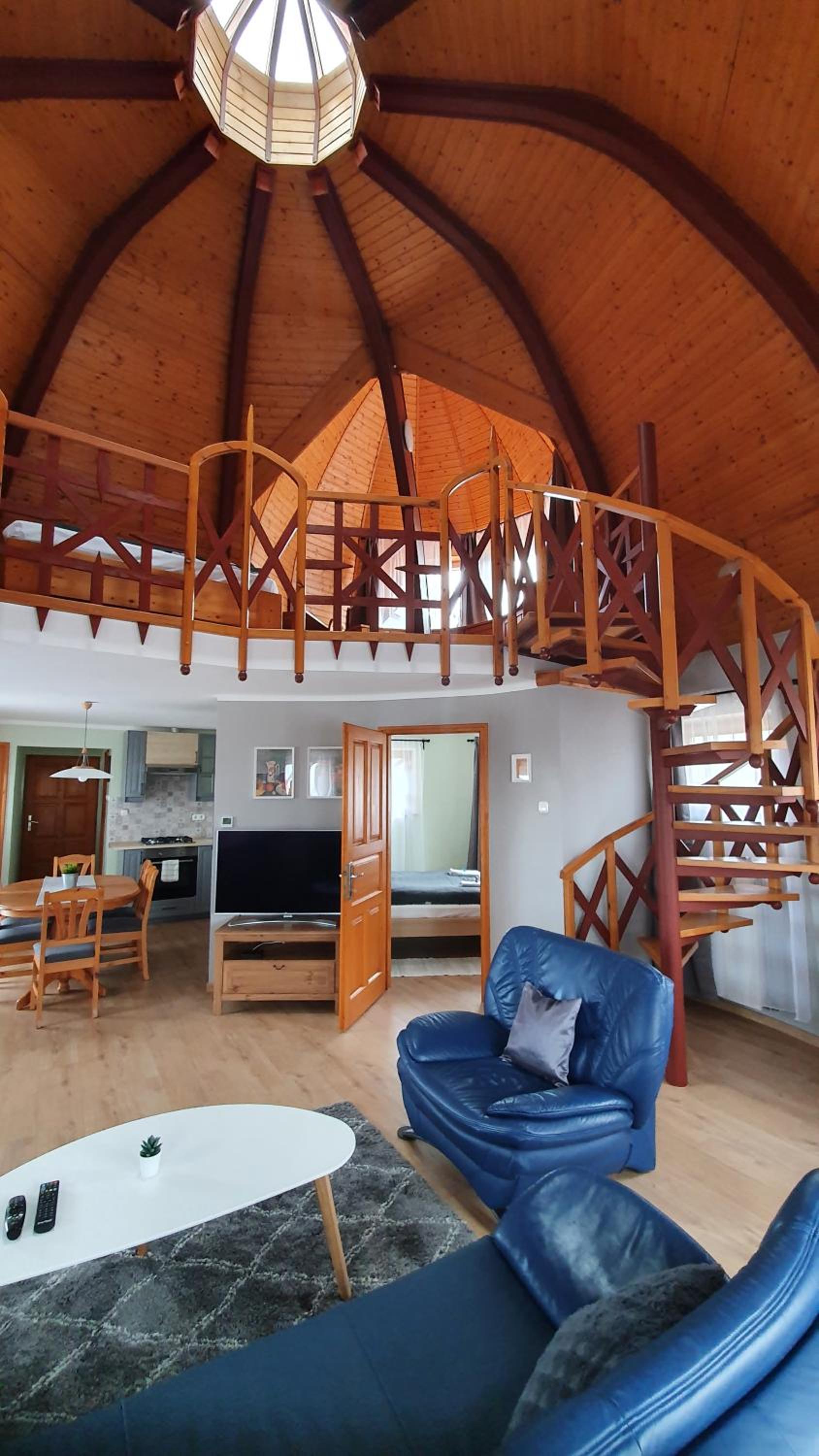 Apartment - Split Level - Photo 44