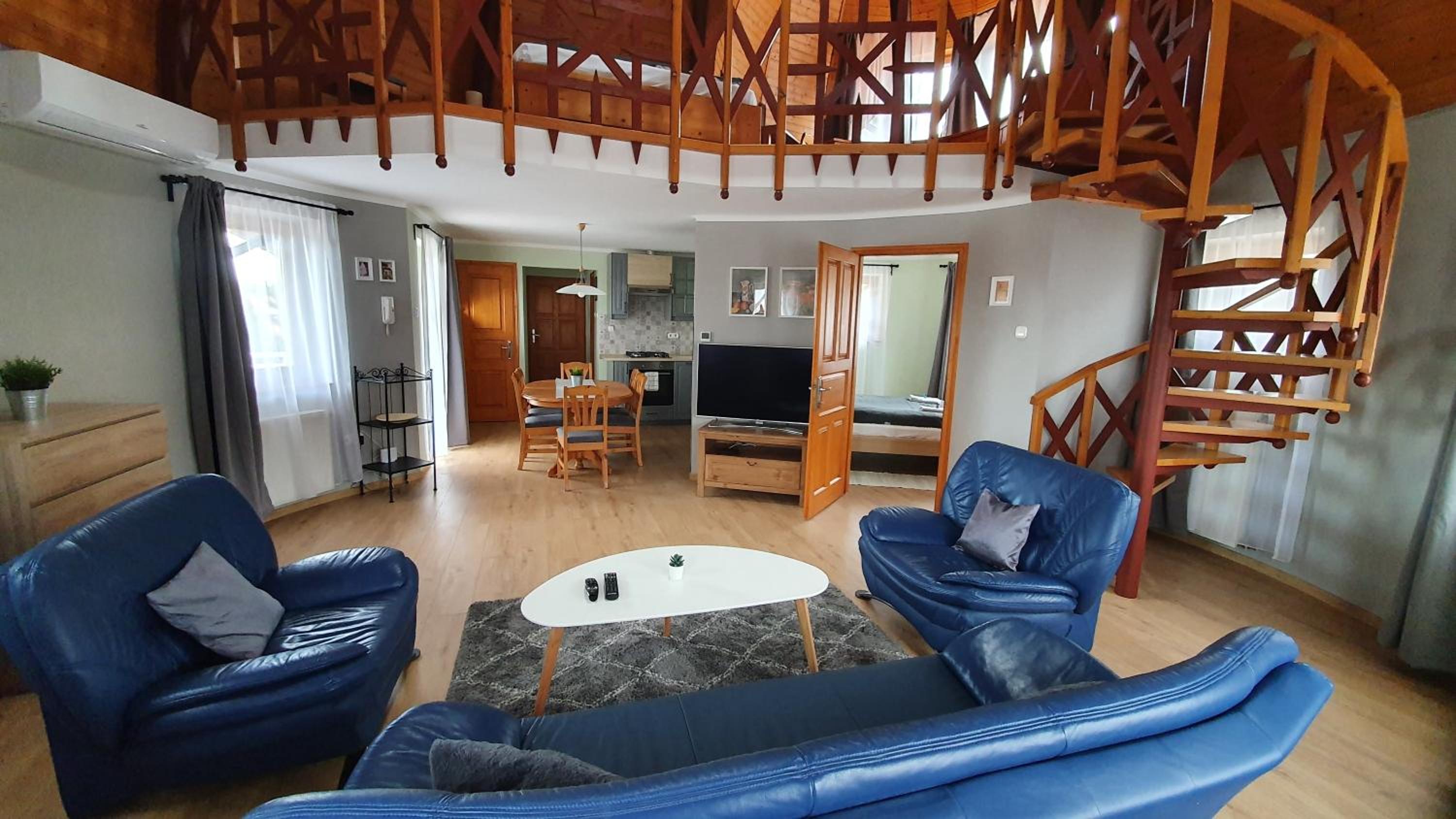 Apartment - Split Level - Photo 5