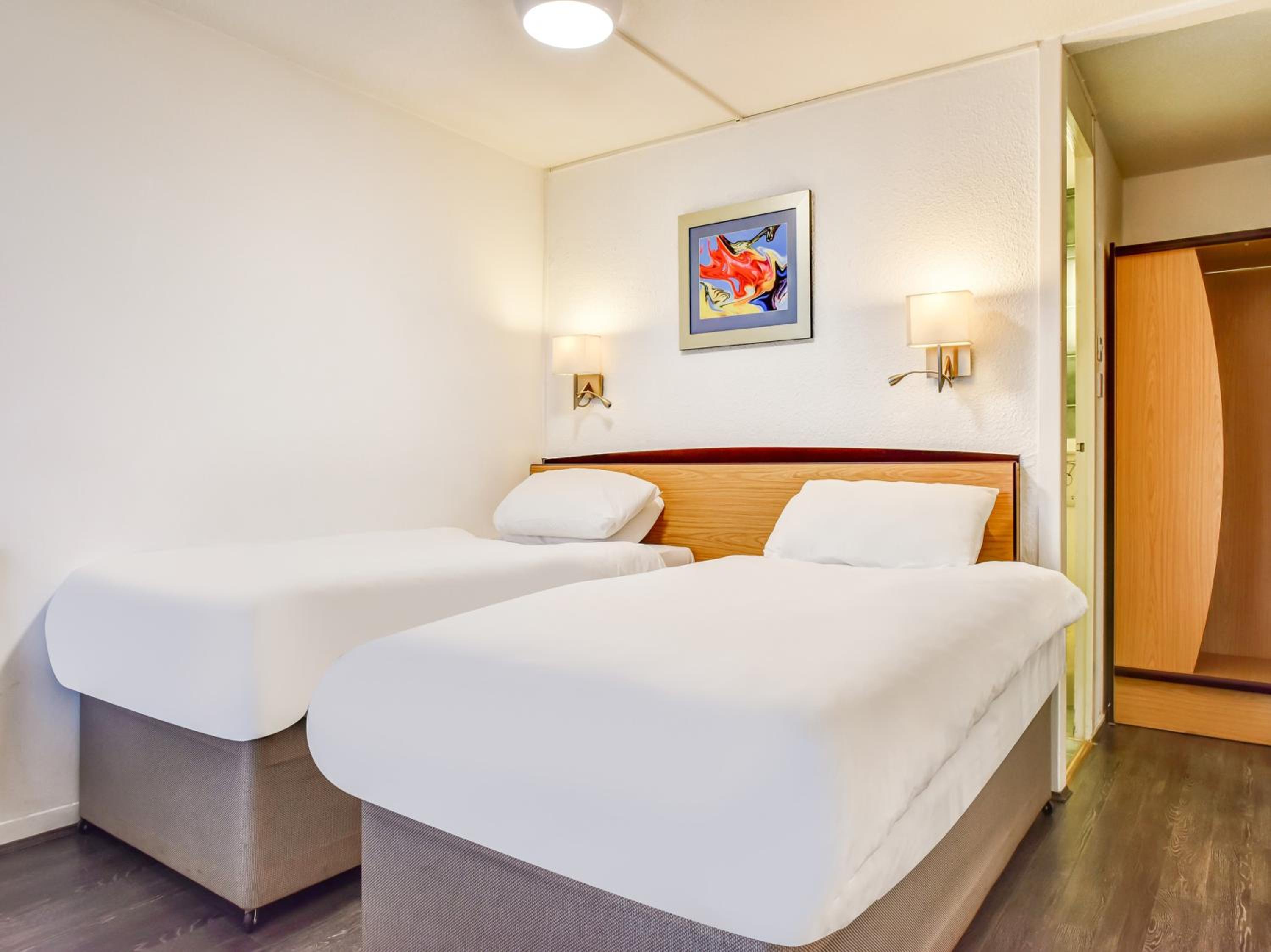 Standard Twin Room photo 3