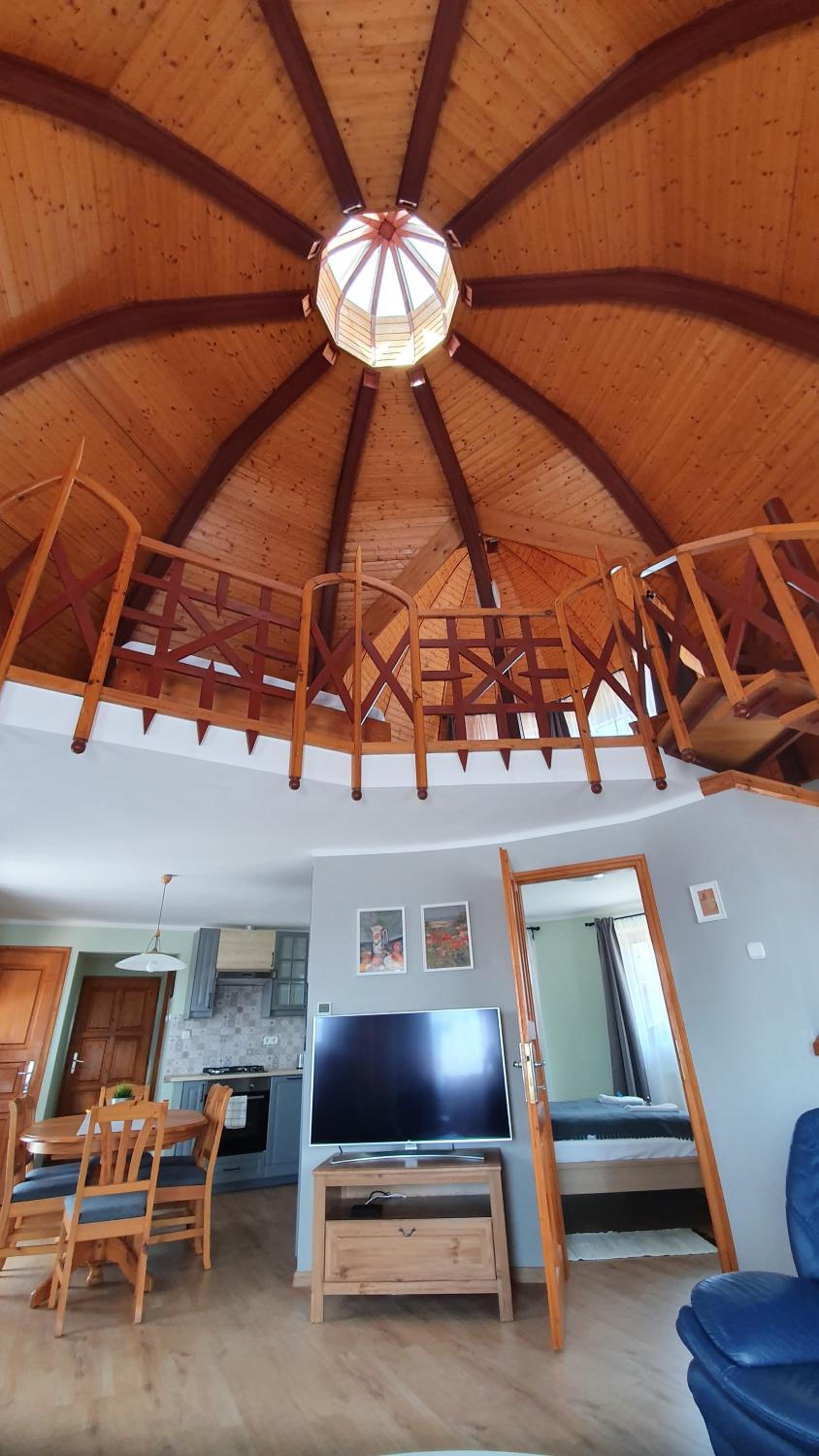 Apartment - Split Level - Photo 8