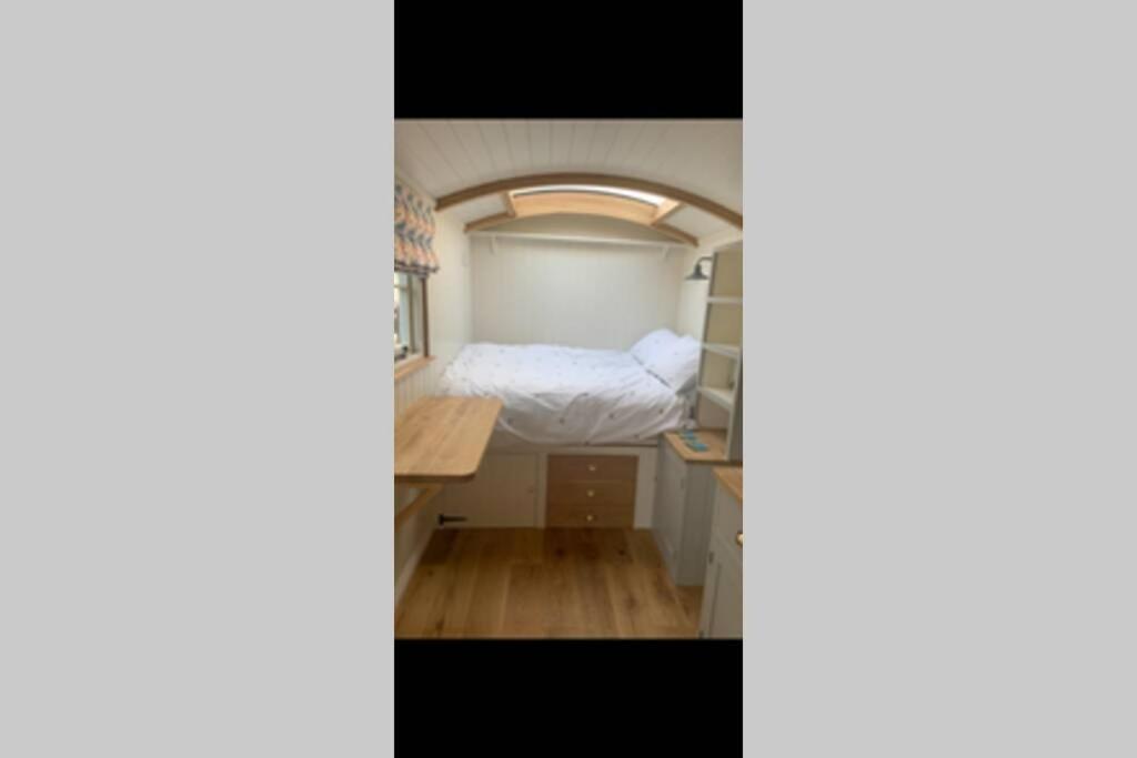 One-Bedroom House photo 1