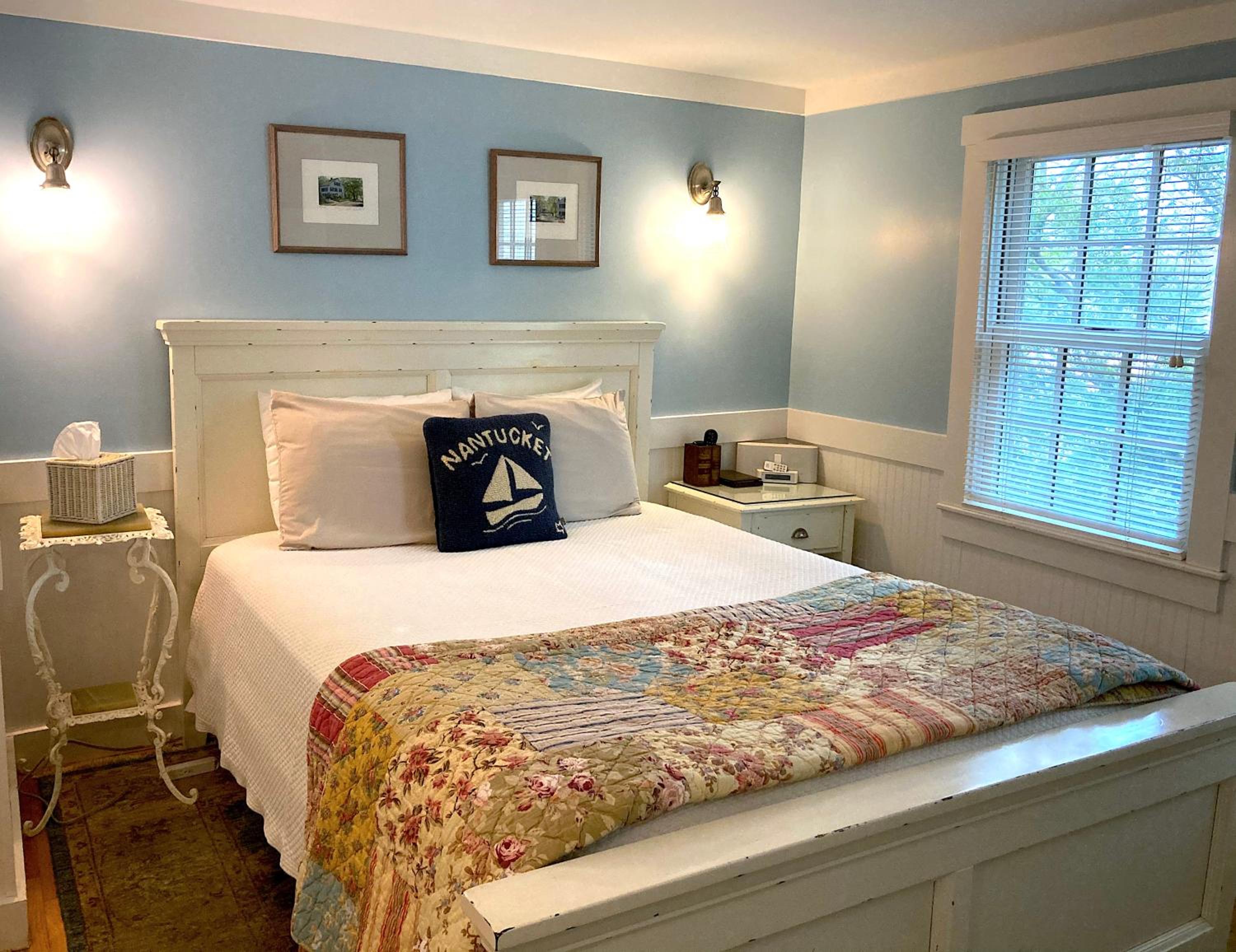 Queen Room with Private Bathroom