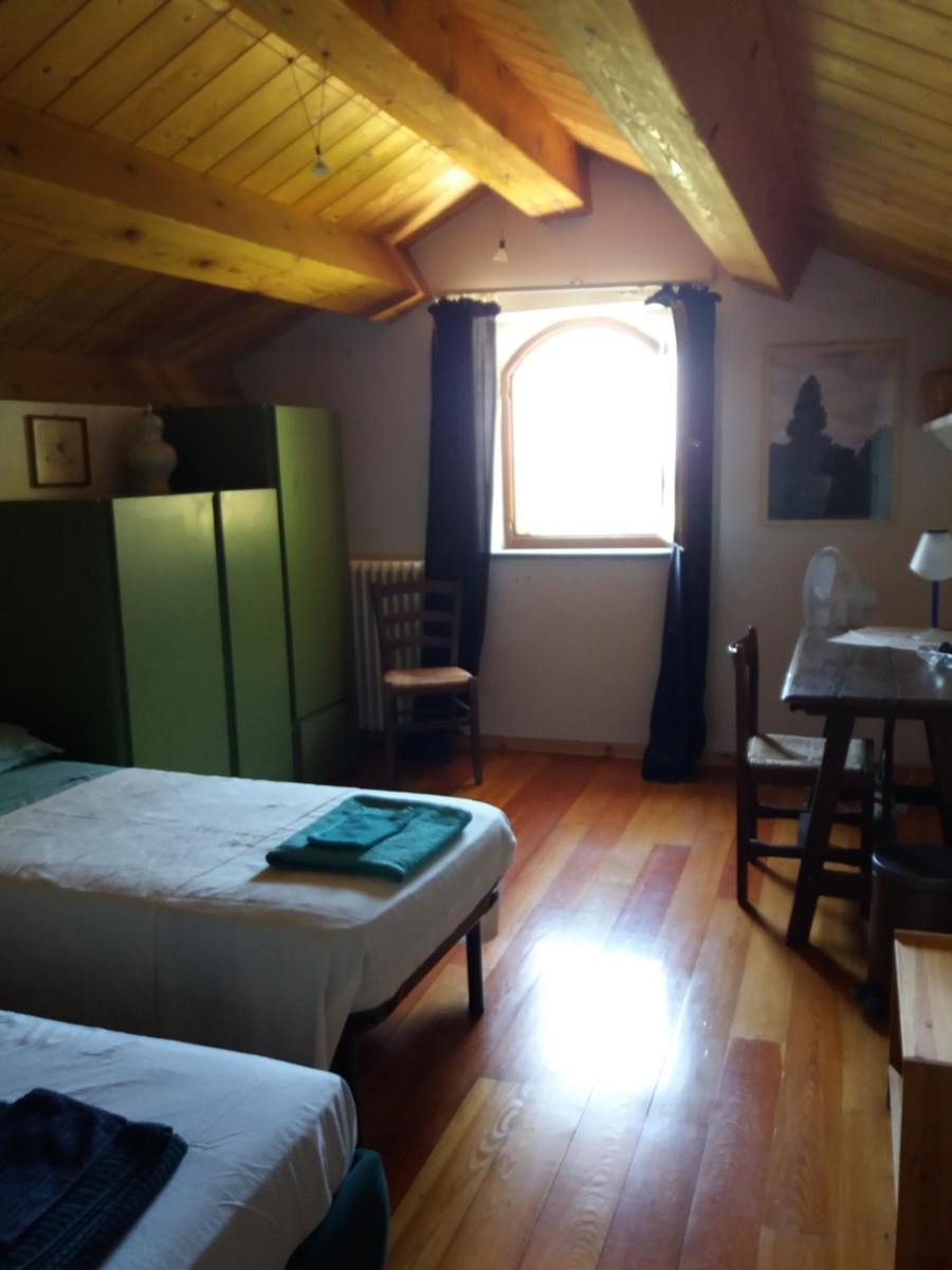 Twin Room with Private Bathroom photo 2