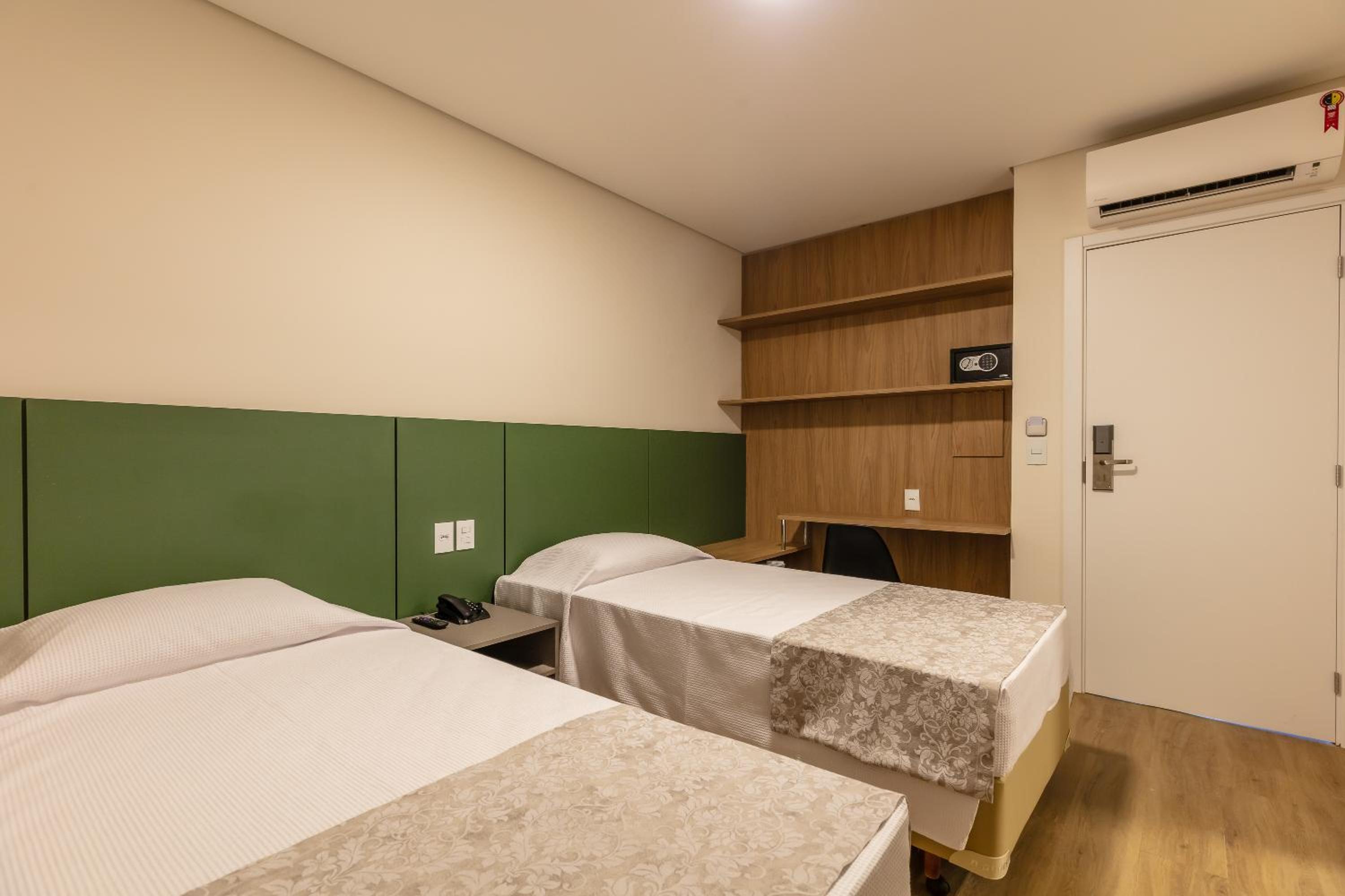 Standard Twin Room - Photo 1