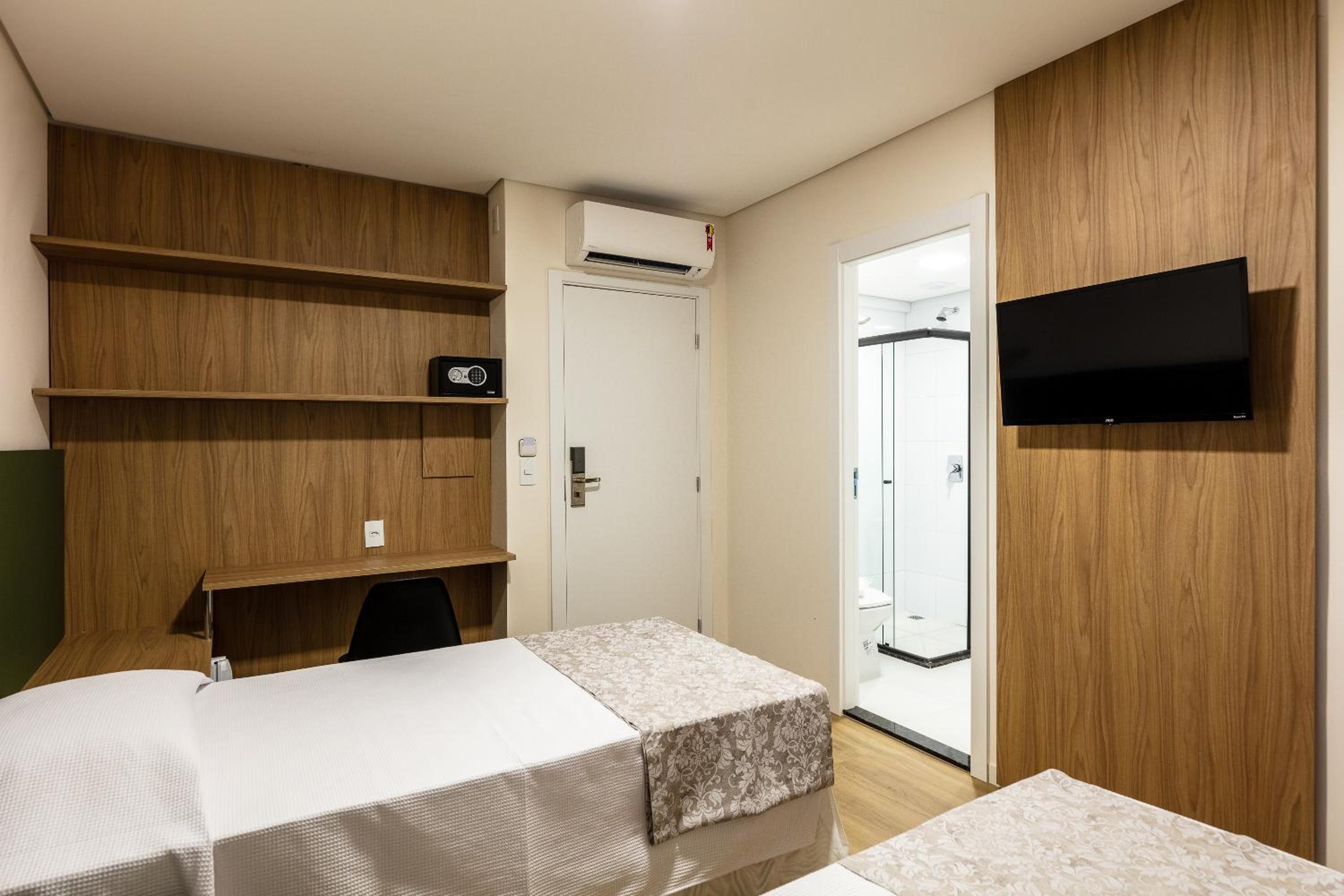 Standard Twin Room - Photo 2