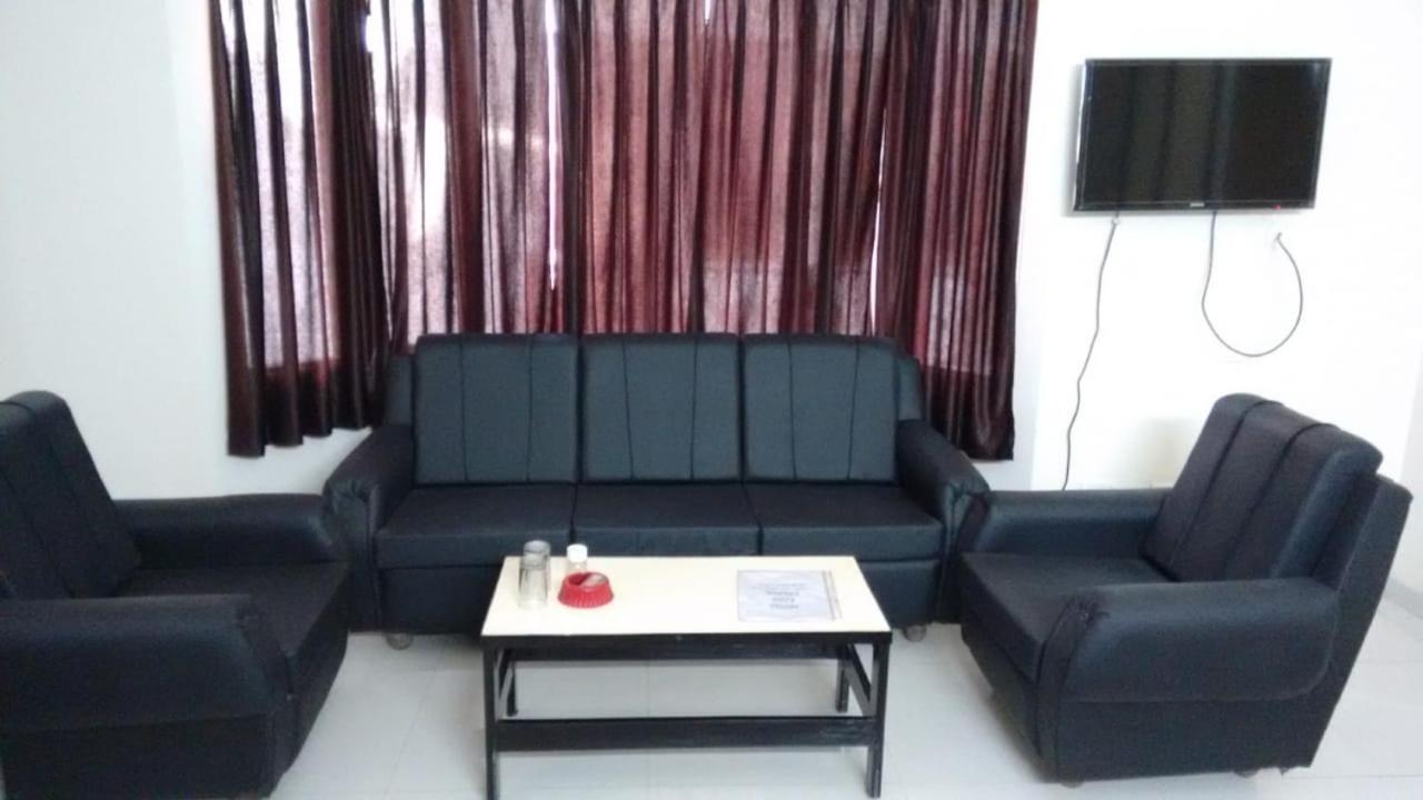 Budget Double Room - Photo 11