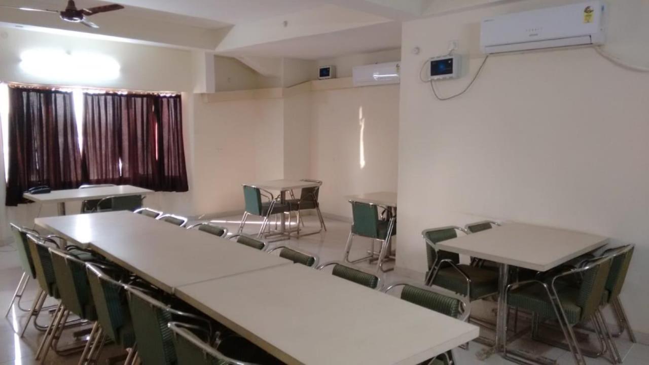 Budget Double Room - Photo 10