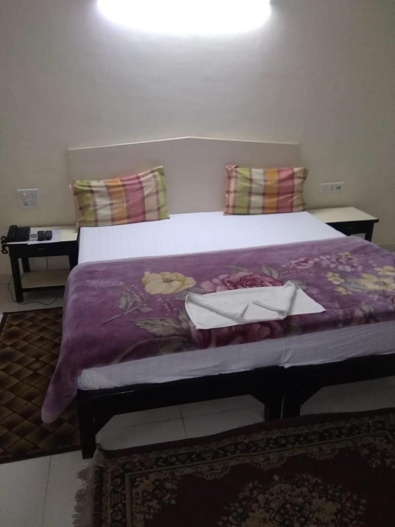 Budget Double Room - Photo 9