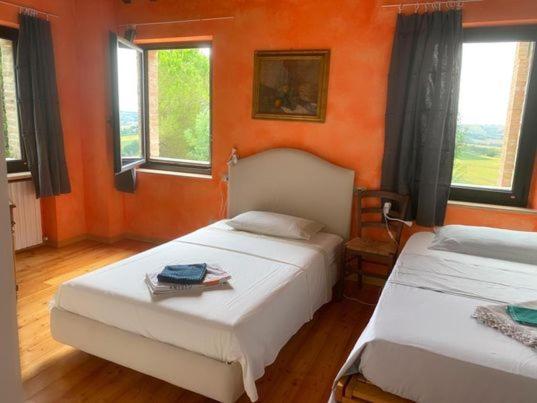 Standard Twin Room with Shared Bathroom photo 2