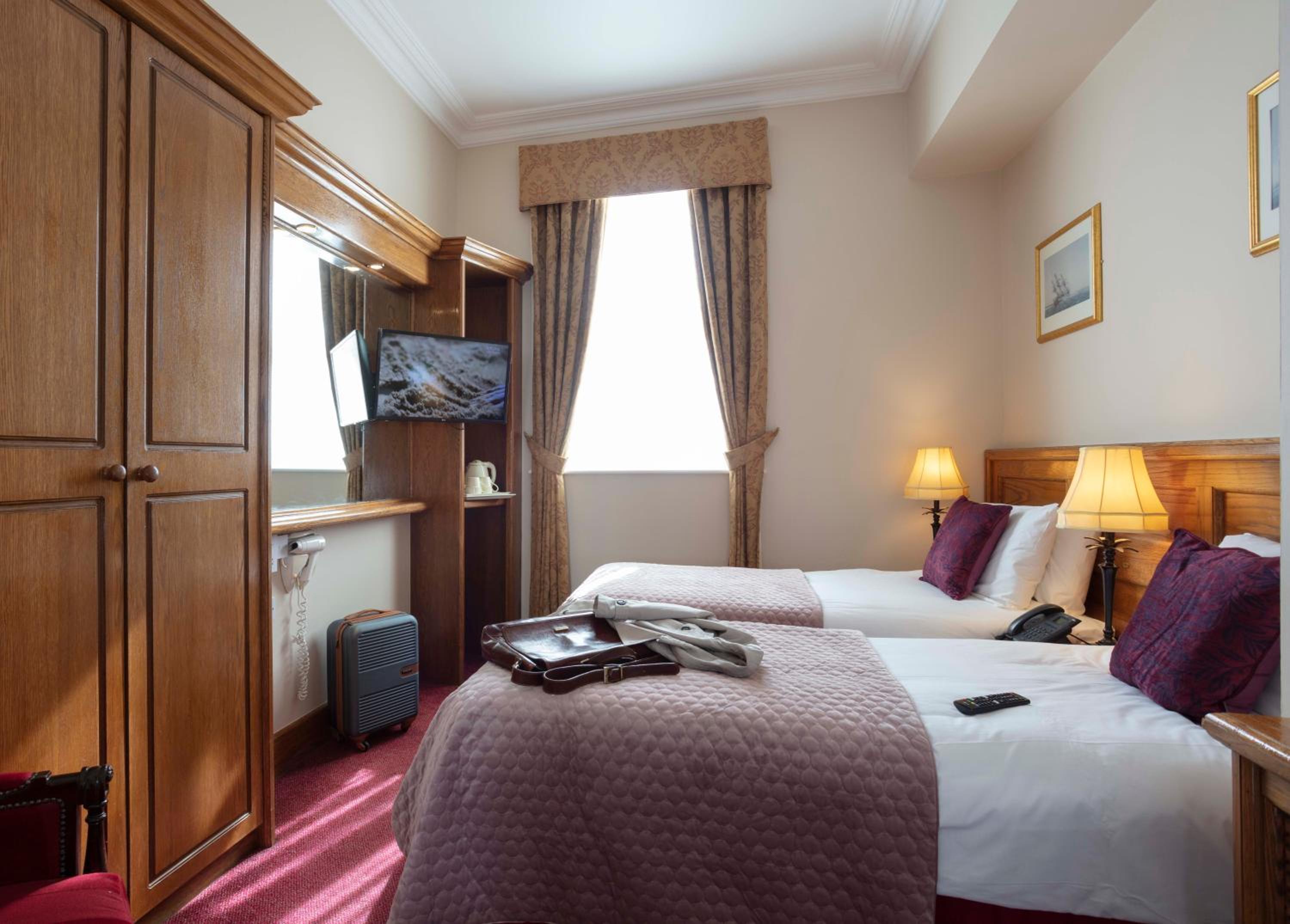 Double or Twin Room - Photo 3