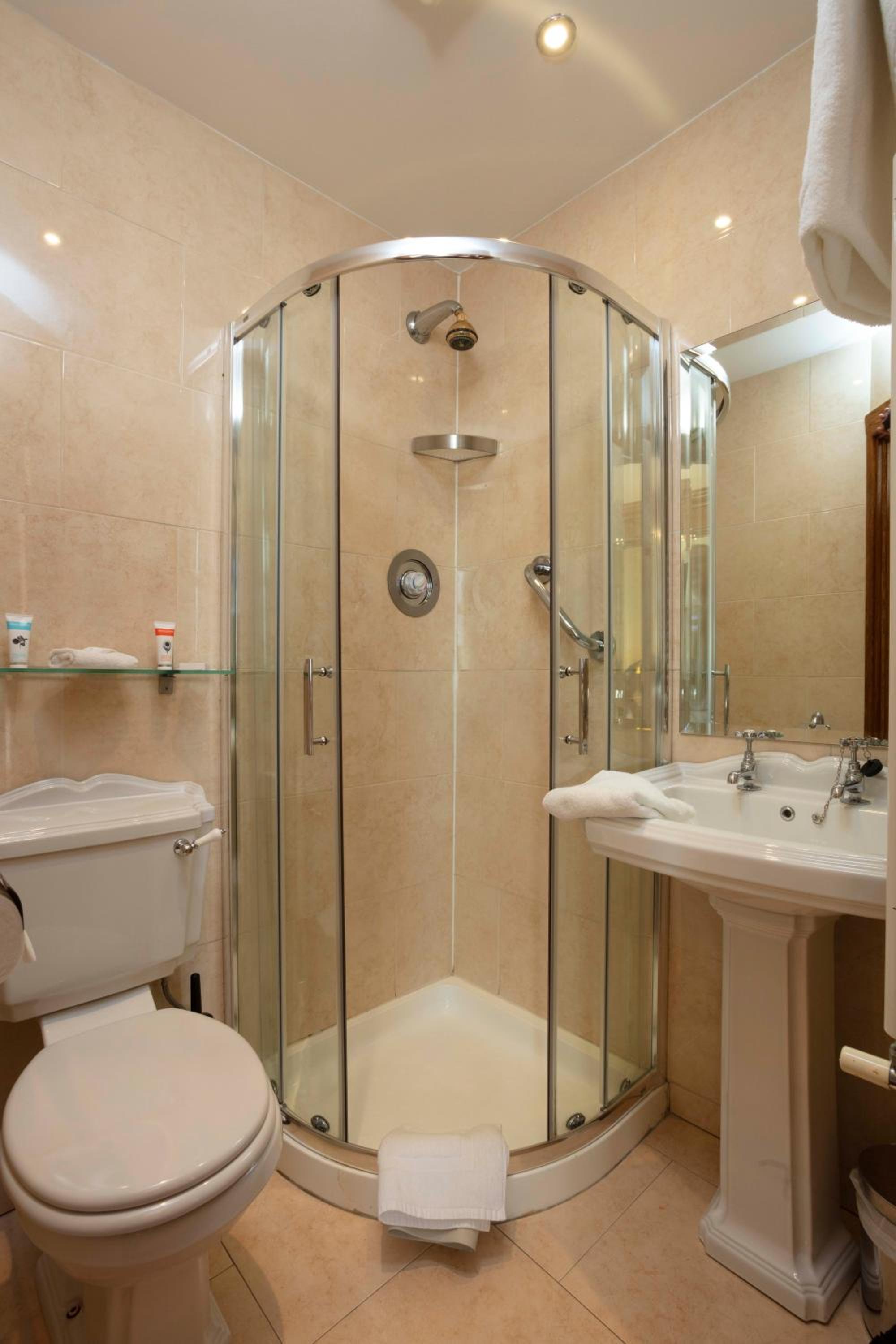 Double or Twin Room - Photo 2