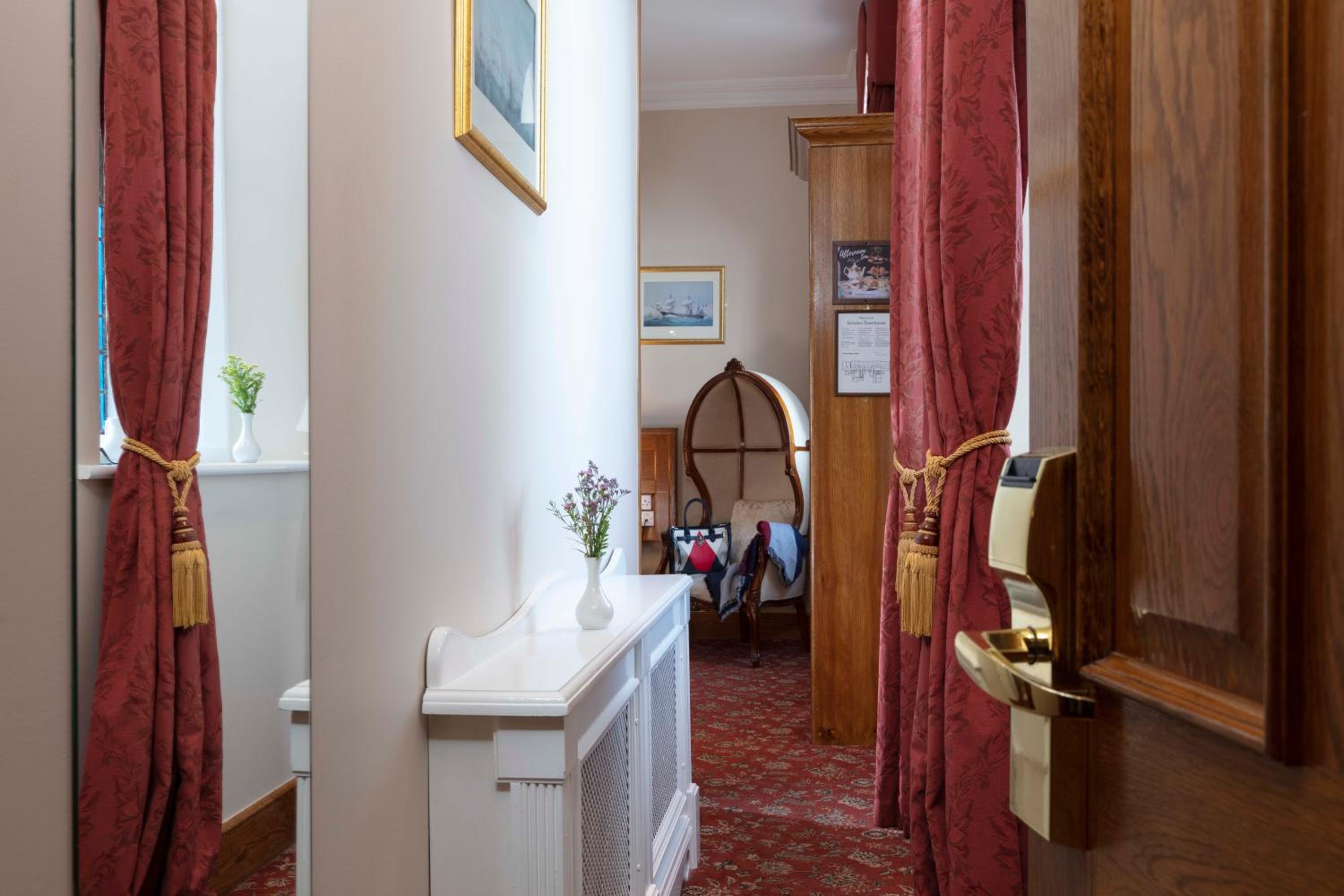 Superior King Suite photo 2