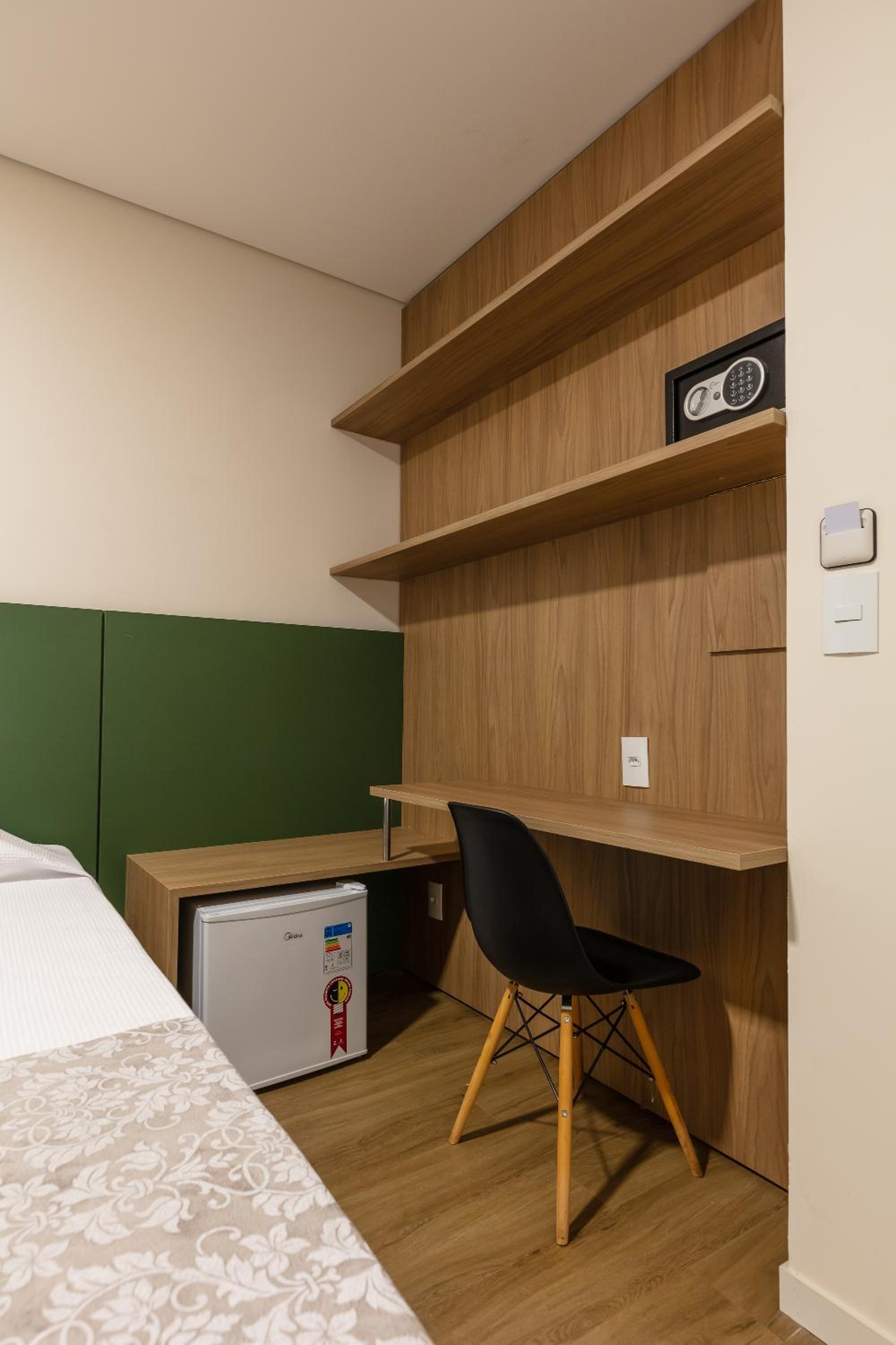 Standard Twin Room - Photo 10