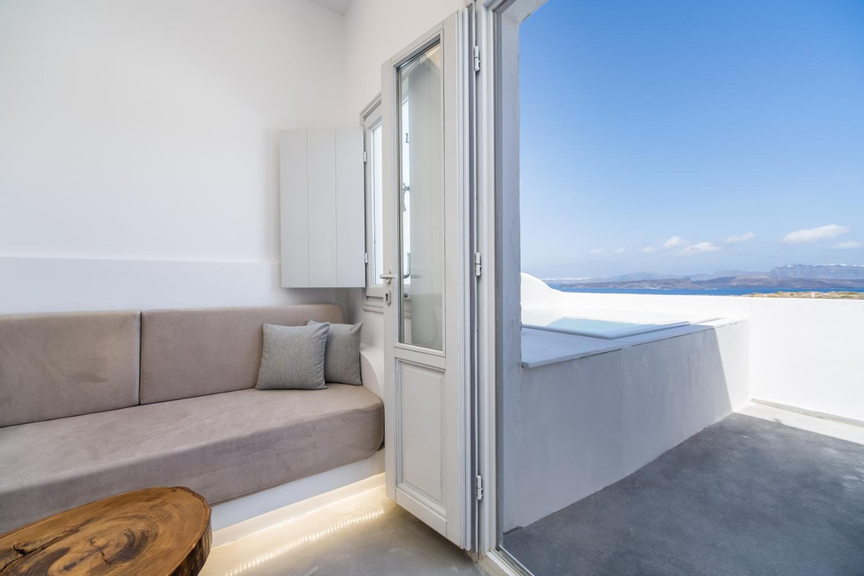 Premium Suite with Hot Tub & Sea View photo 2