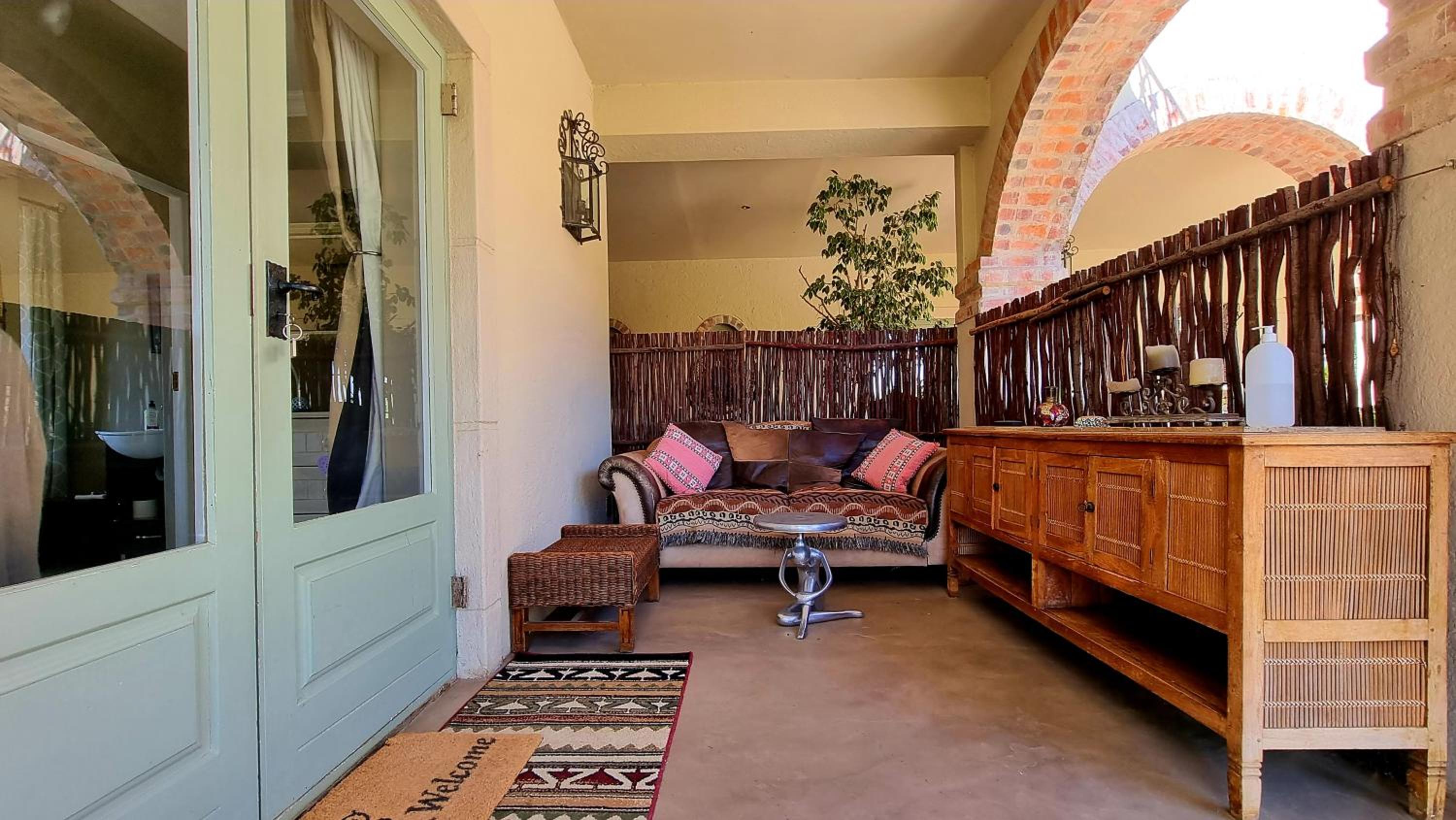Double Room with Pool View - Photo 23