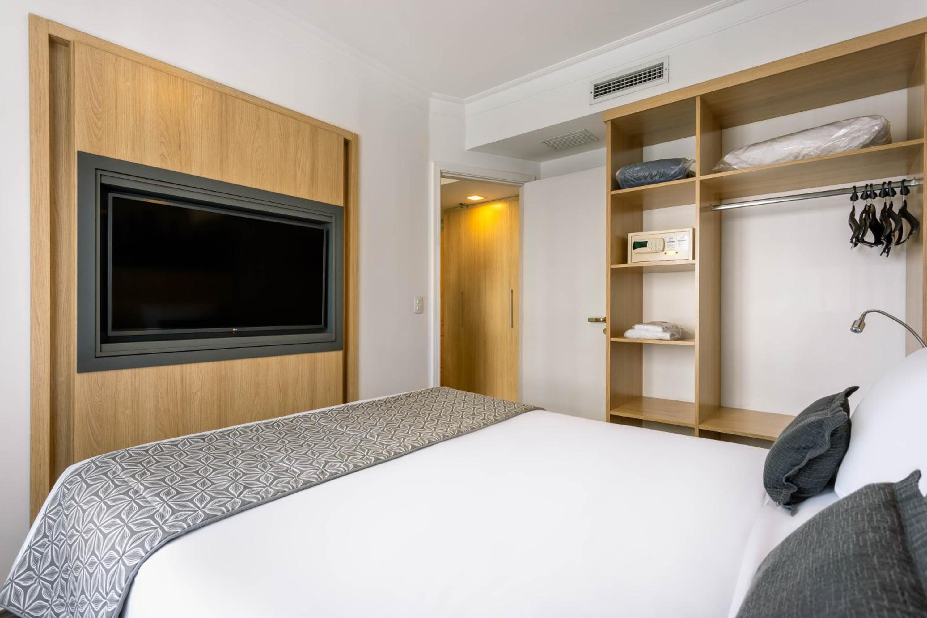 Standard Double Room thumbnail 5