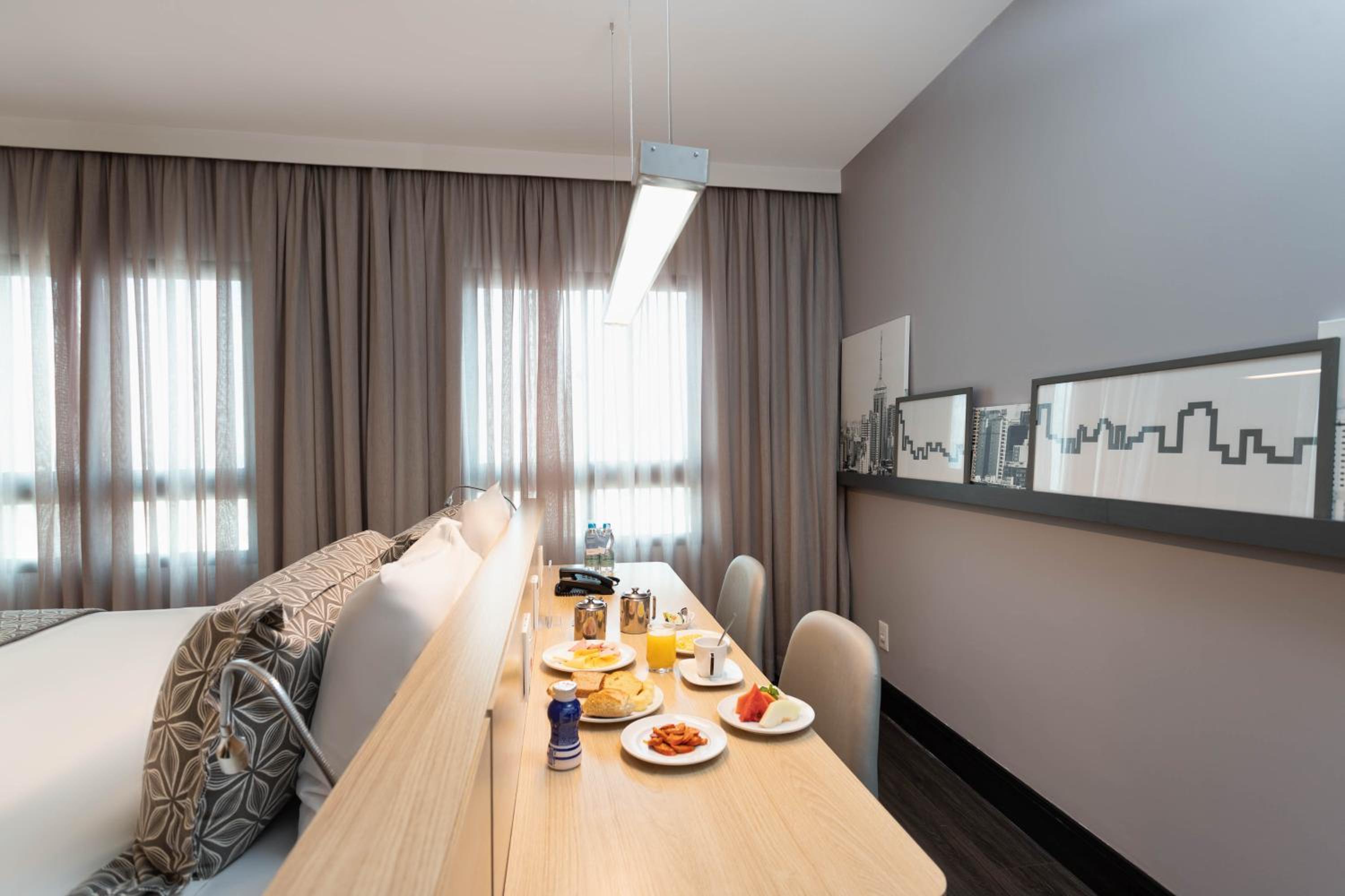 Superior Double Room thumbnail 5