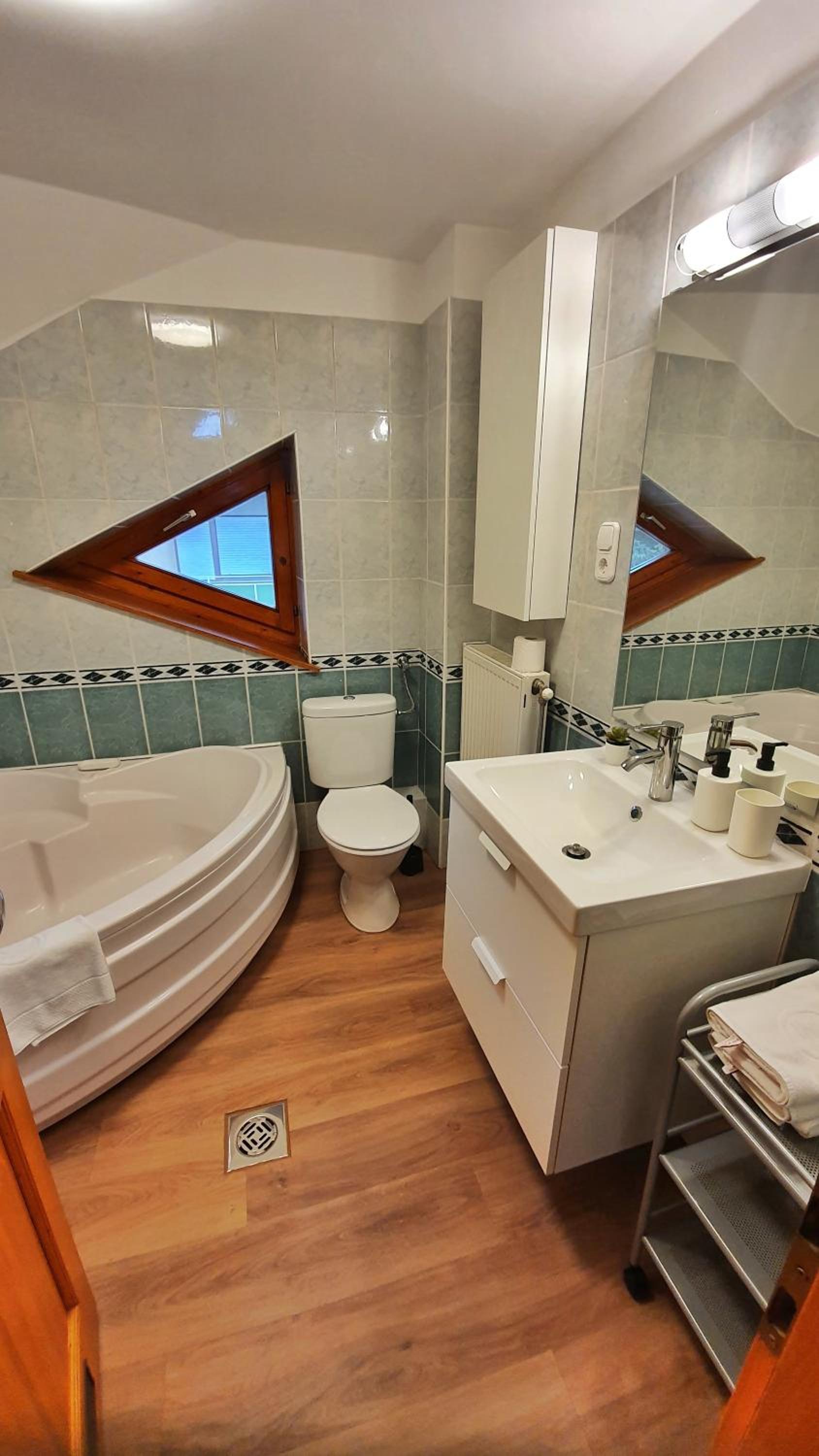 Apartment - Split Level - Photo 54