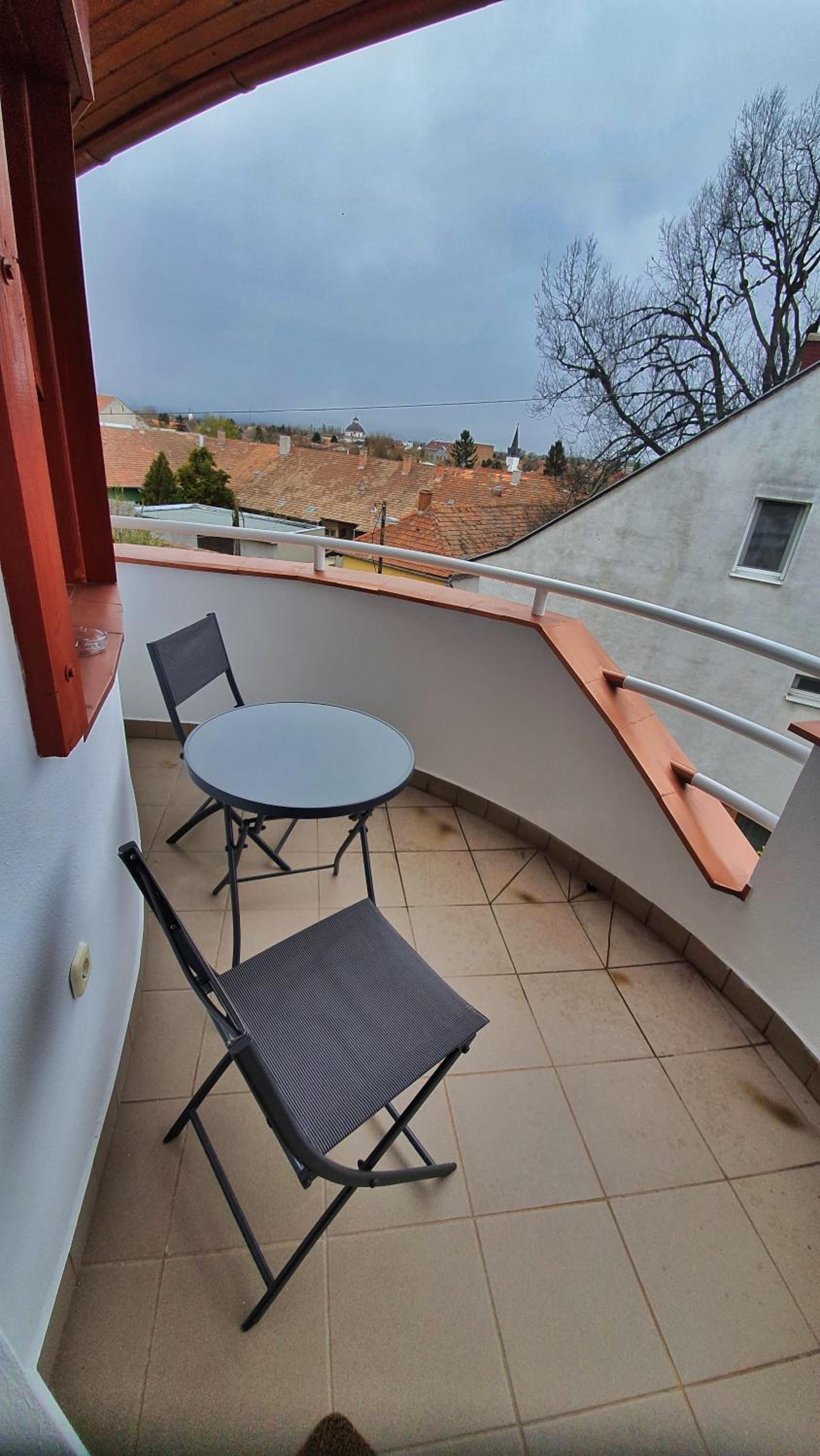 Apartment - Split Level - Photo 10
