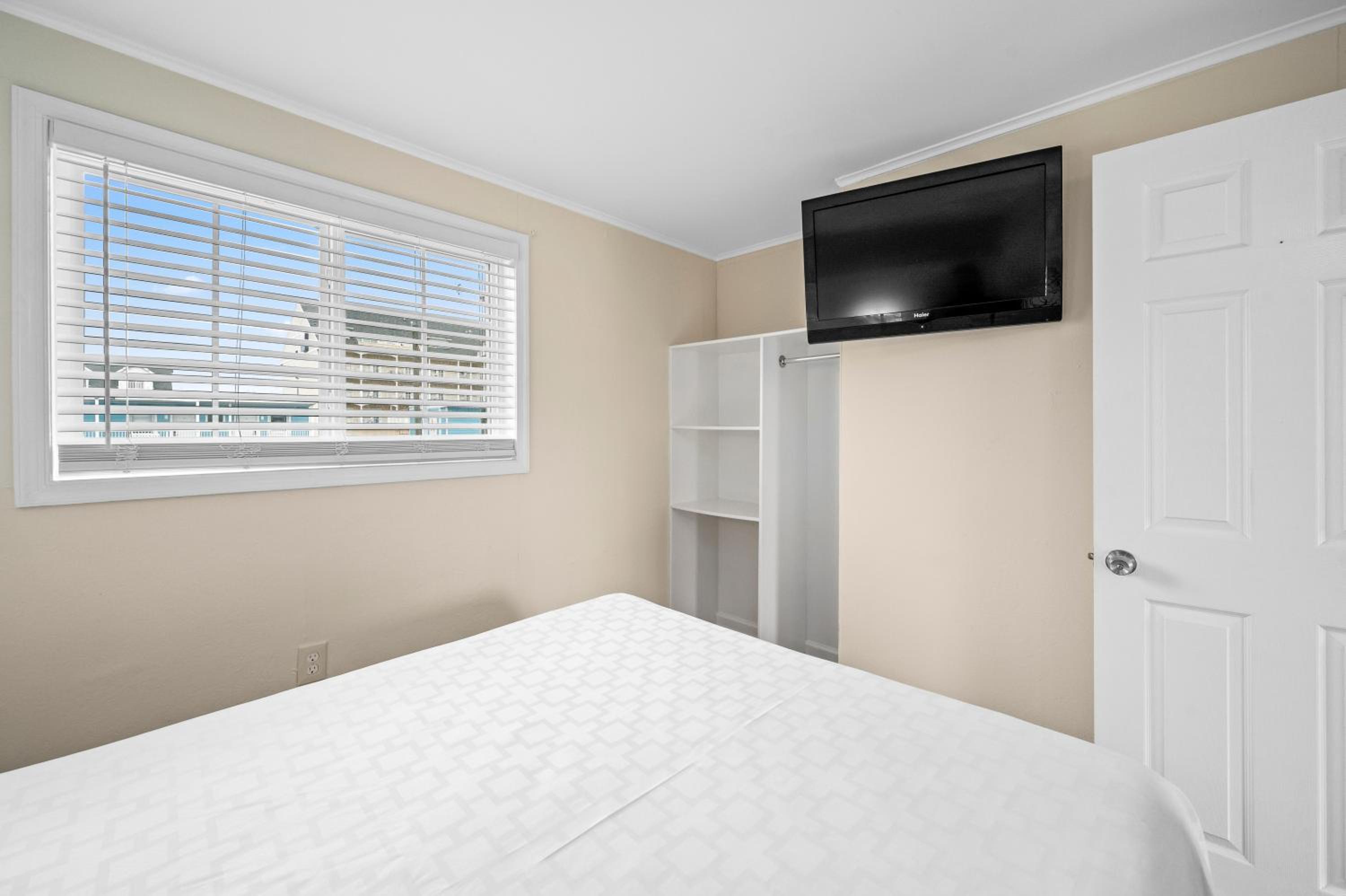 Deluxe Queen Suite photo 2