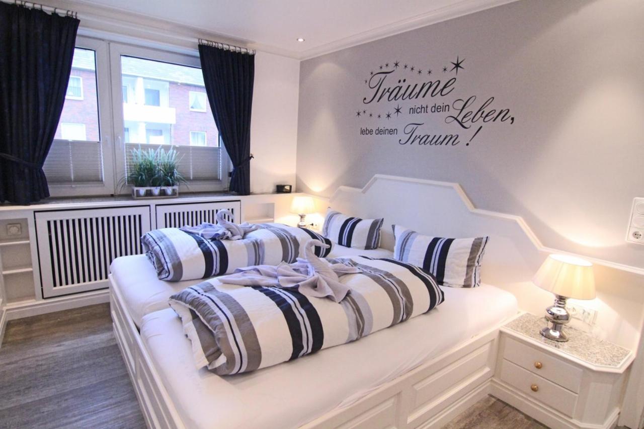 Apartment with Balcony - Photo 6