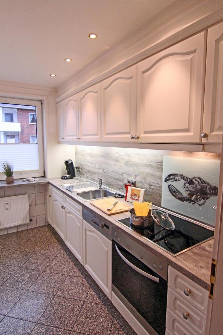Apartment with Balcony - Photo 3