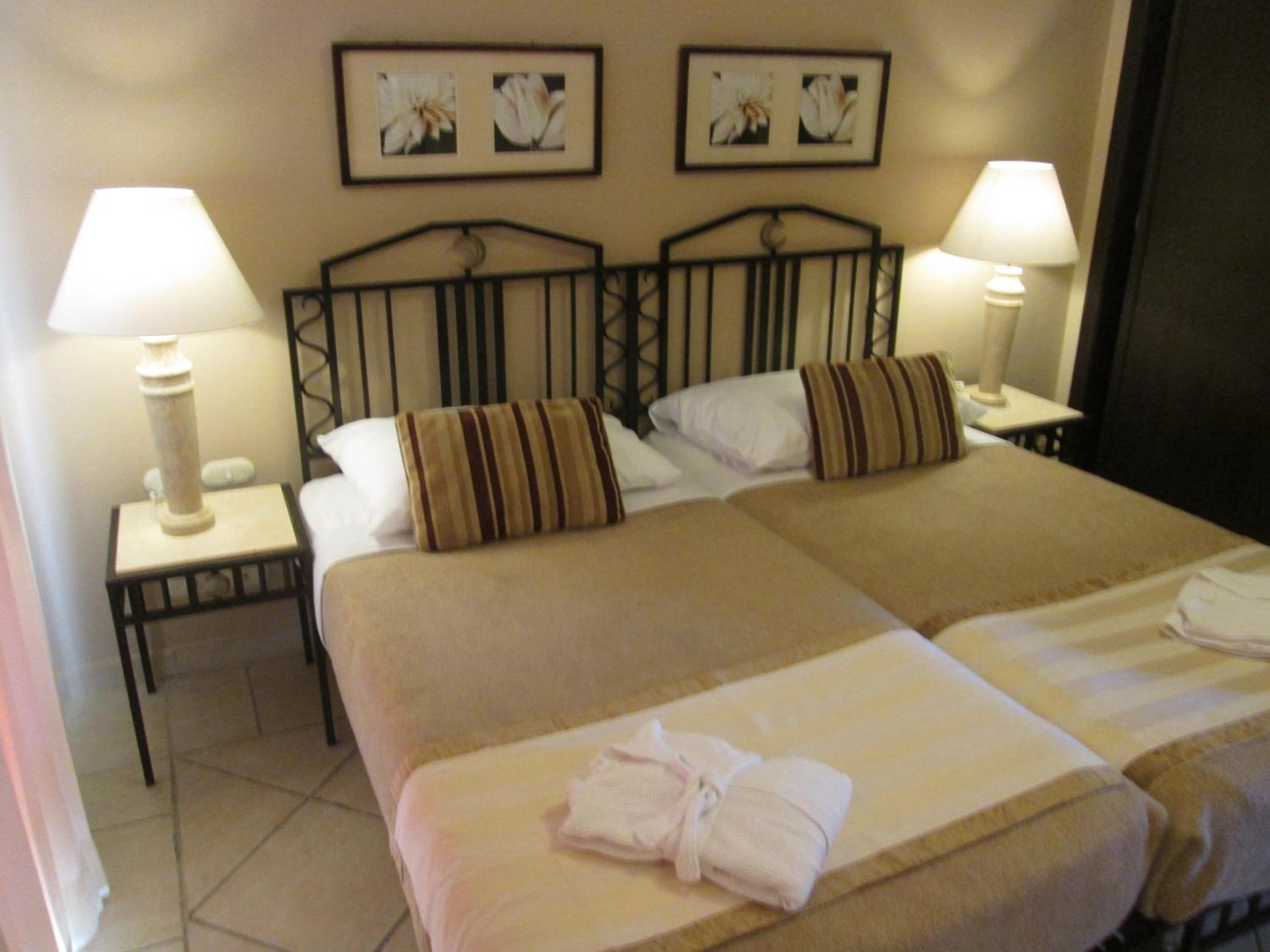Suite ( 2 Adults + 1 child ) - Photo 6