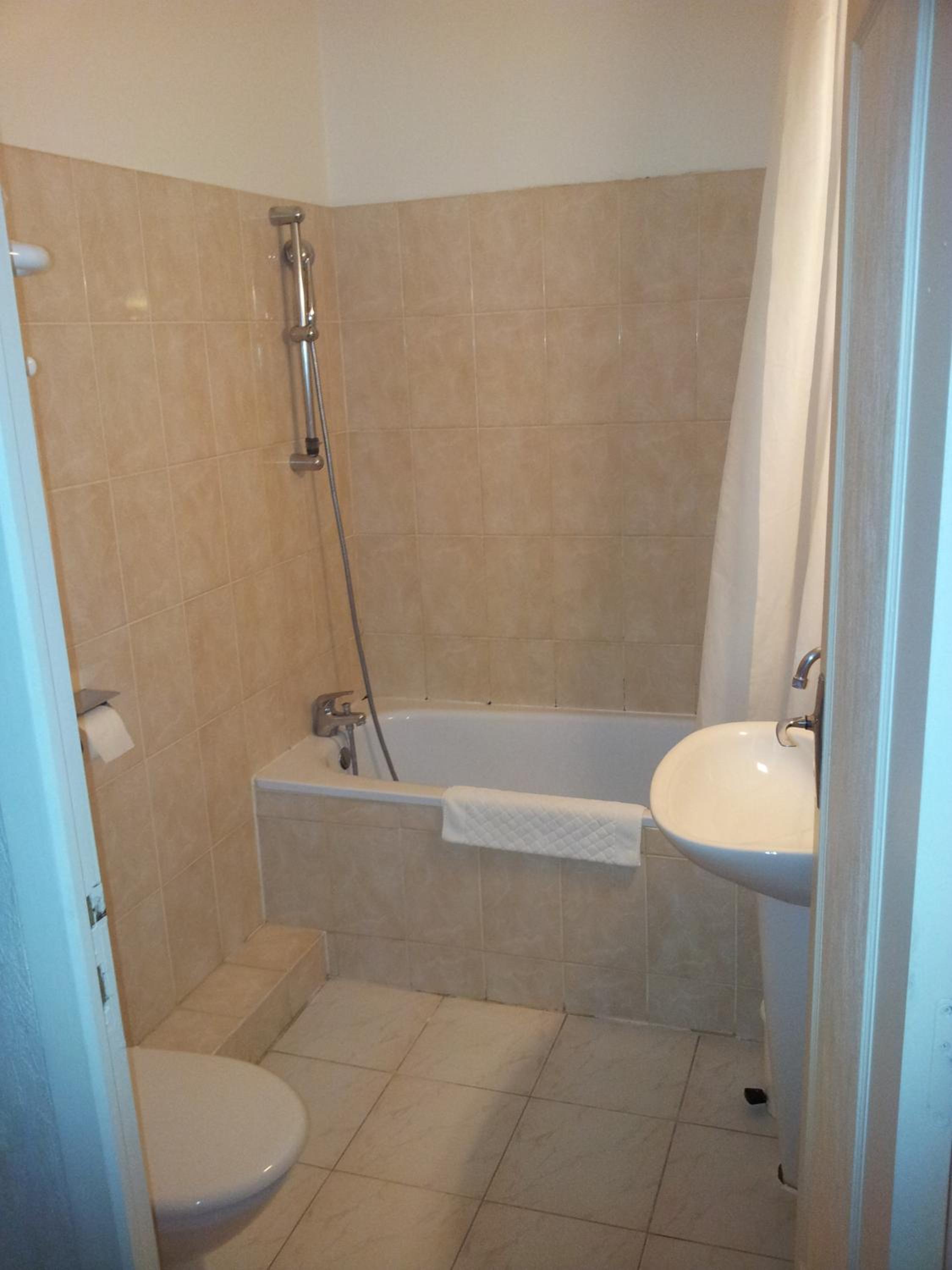 Triple Room with Balcony - Lake View photo 2
