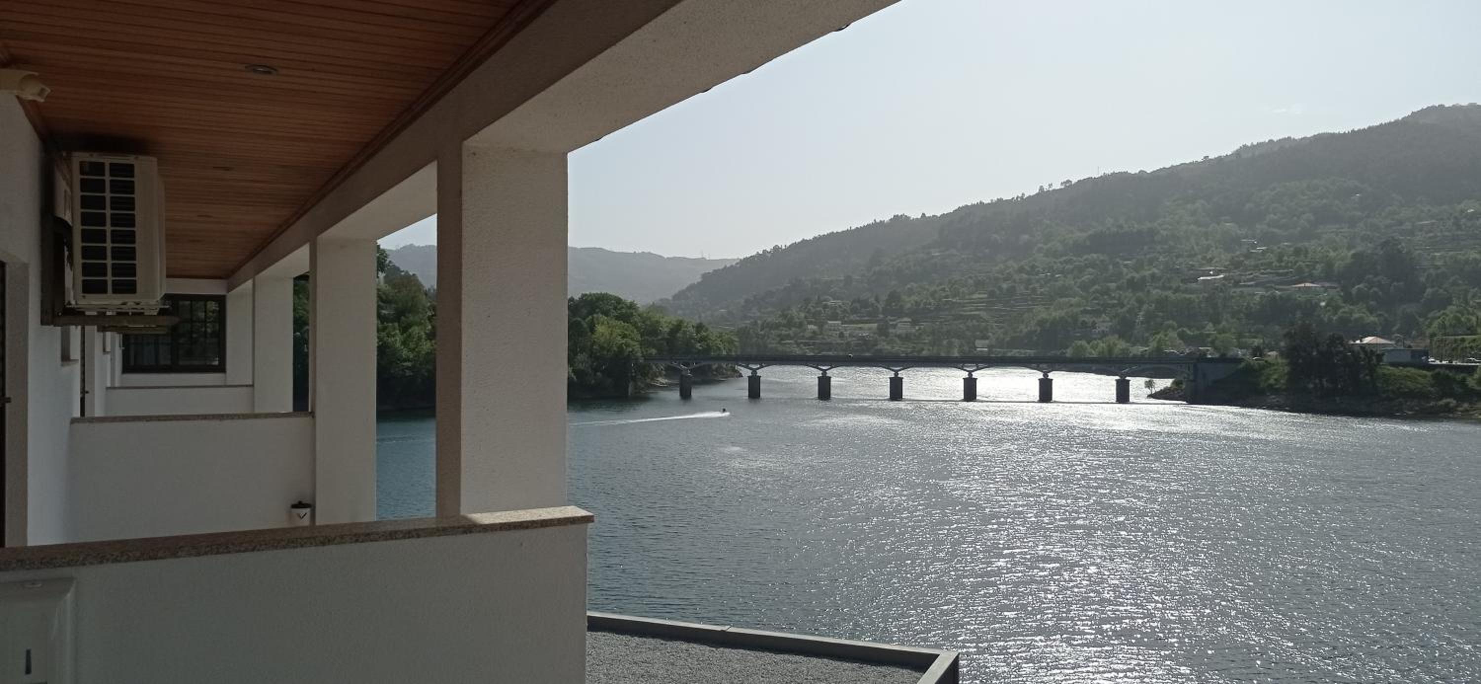 Double Room with Balcony and River View - Photo 10